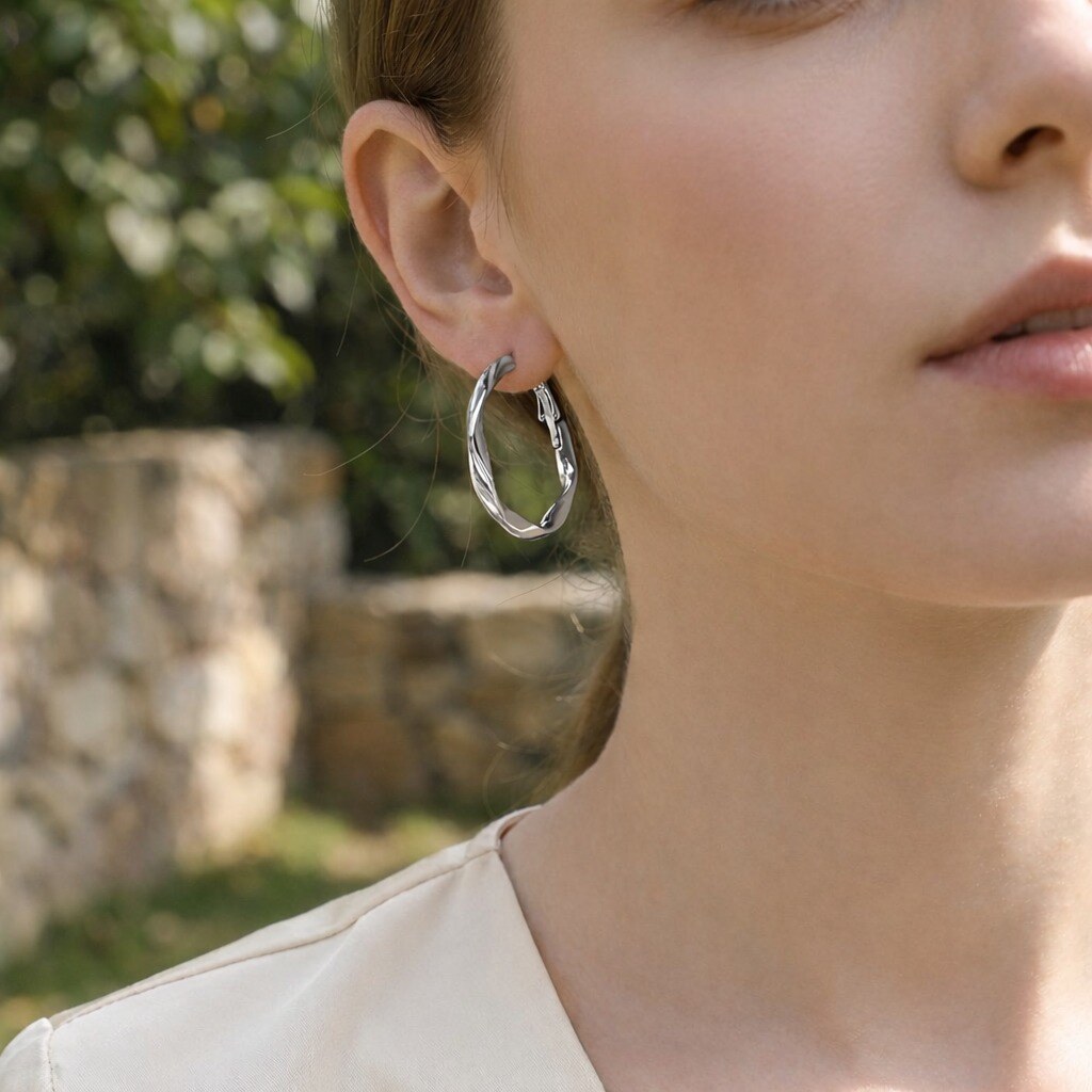 Wholesaler Eclat Paris - Shiny twisted pattern round silver earrings