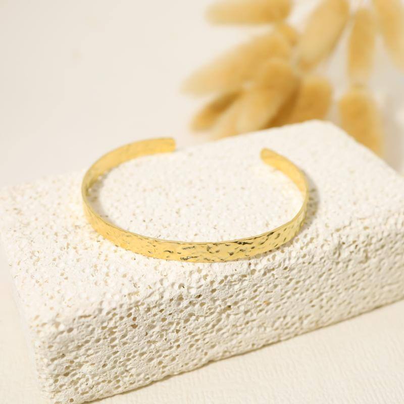 Wholesaler Eclat Paris - Adjustable hammered golden bangle