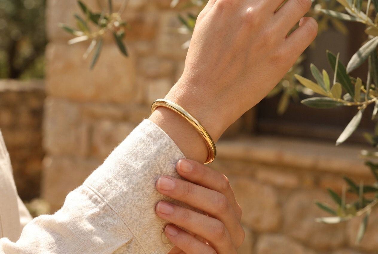 Wholesaler Eclat Paris - Shiny Openable Classic Bangle Gold Bracelet