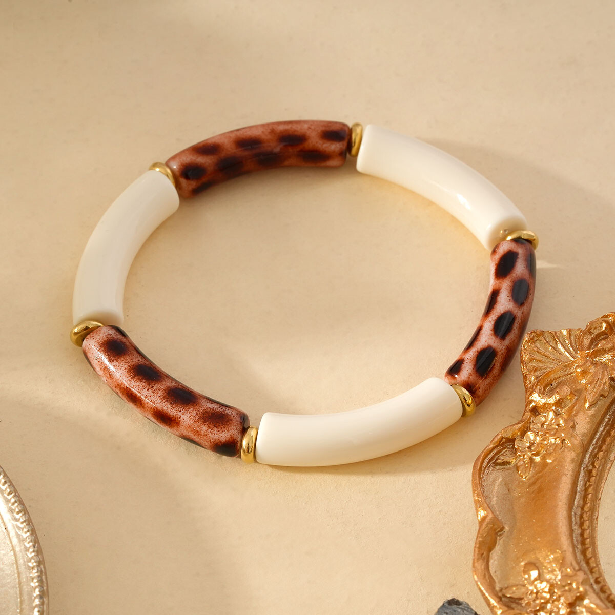 Grossista Eclat Paris - Bracciale Elastico In Acrilico Bianco Con Motivo Leopardo