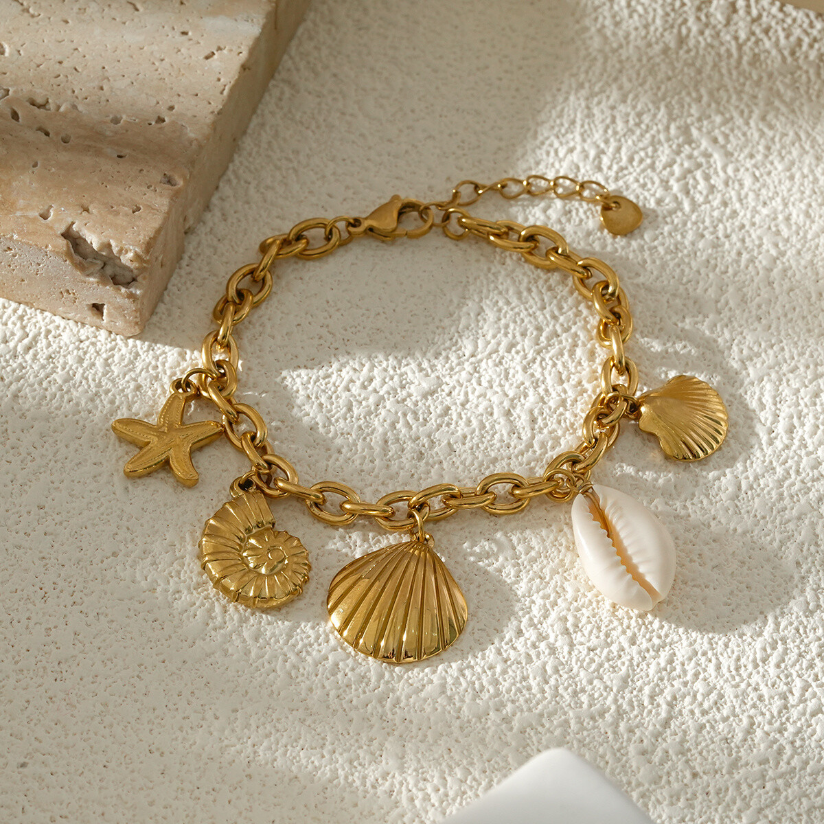 Grossiste Eclat Paris - Bracelet Chaîne Doré Pendentifs Trésors de l'Océan