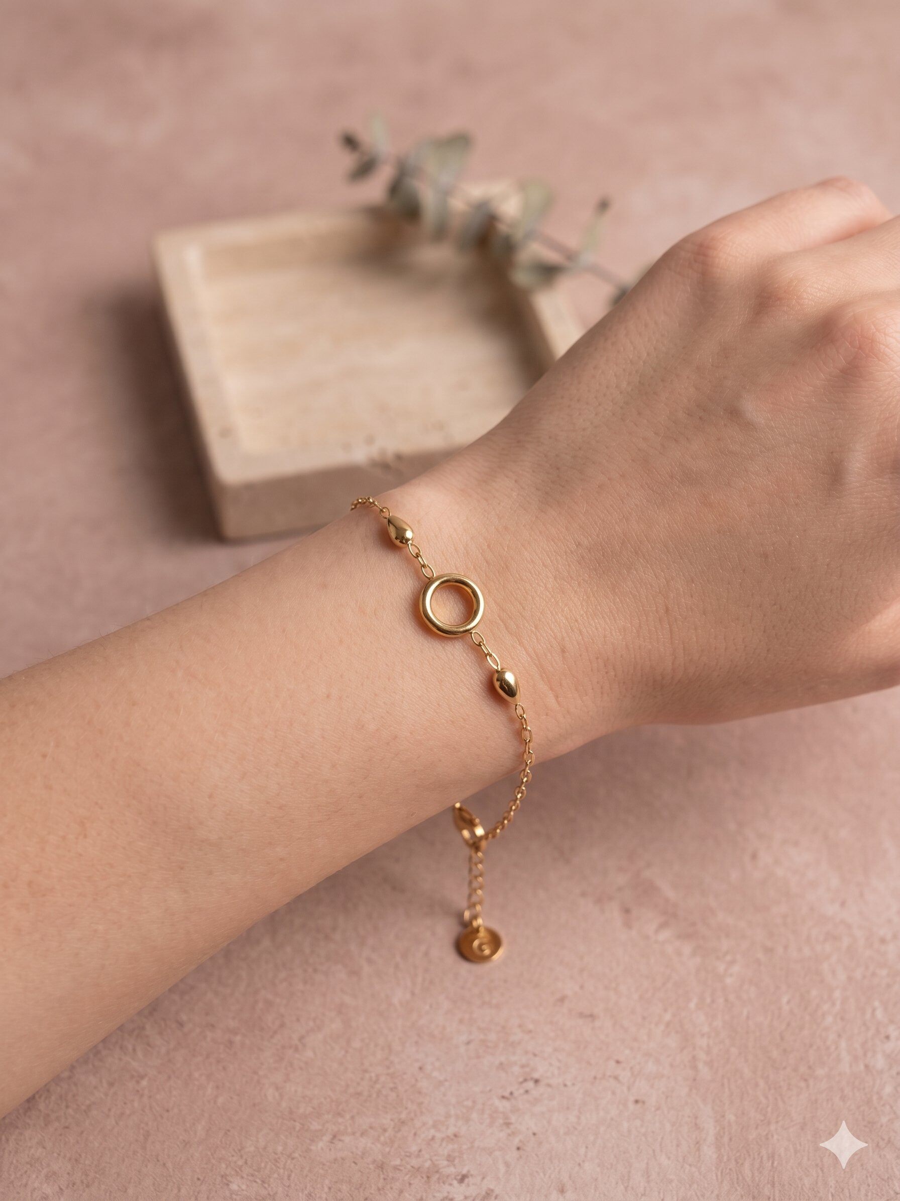 Wholesaler Eclat Paris - Gold bracelet with central ring and polished drops