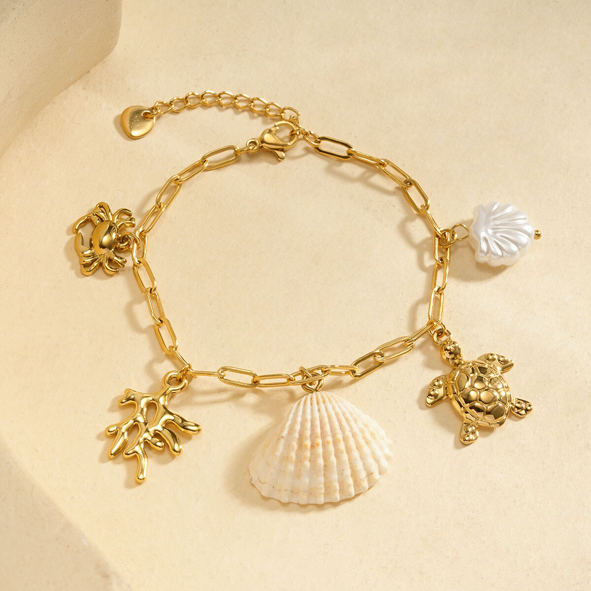 Grossiste Eclat Paris - Bracelet chaîne dorée avec corail tortue et coquillage