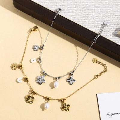Wholesaler Eclat Paris - Silver-toned delicate floral charm bracelet with pearl Wholesaler Eclat Paris - Silver-toned delicate floral charm bracelet with pearl