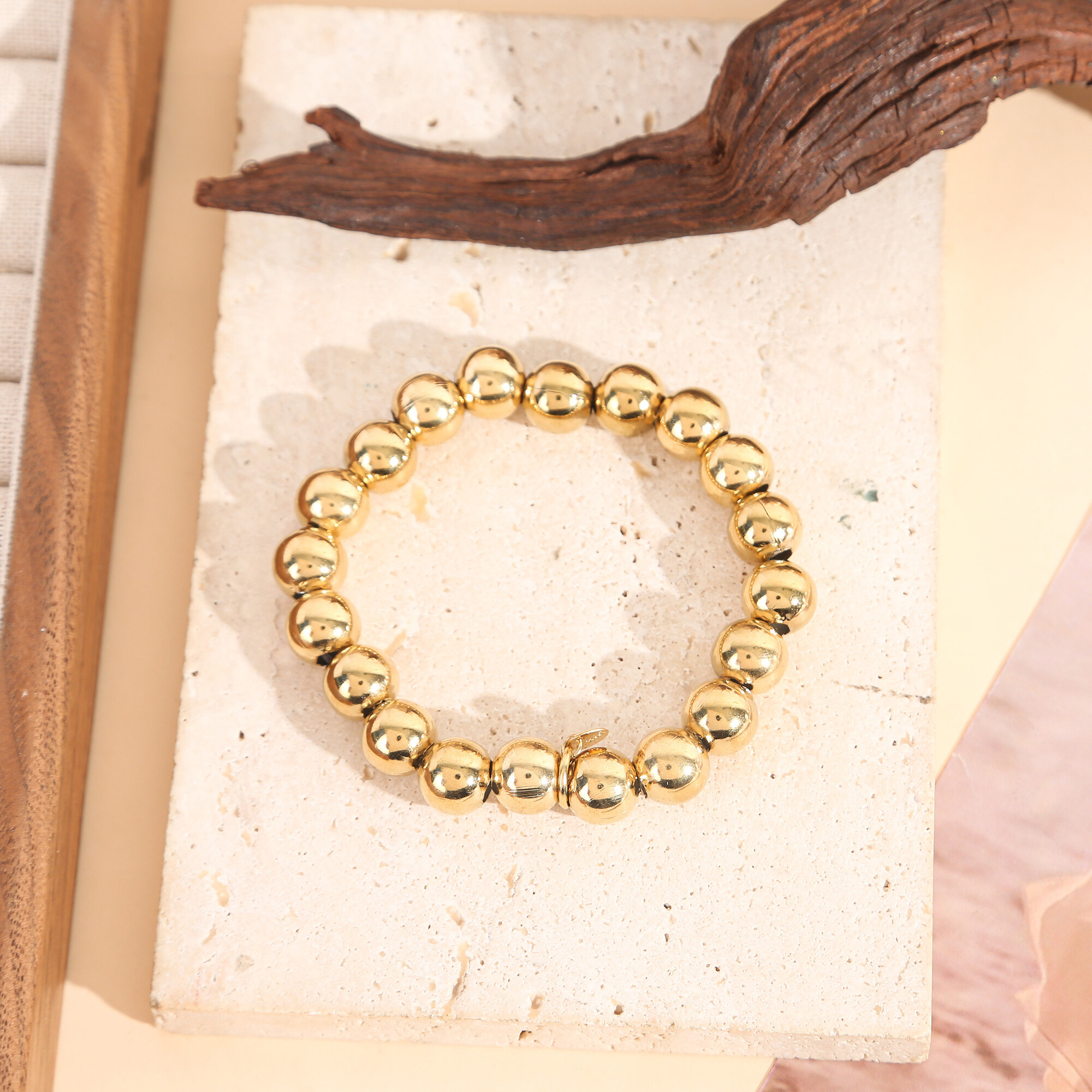 Großhändler Eclat Paris - Elastisches Armband große goldene Stahlperlen mit Kreisanhänger