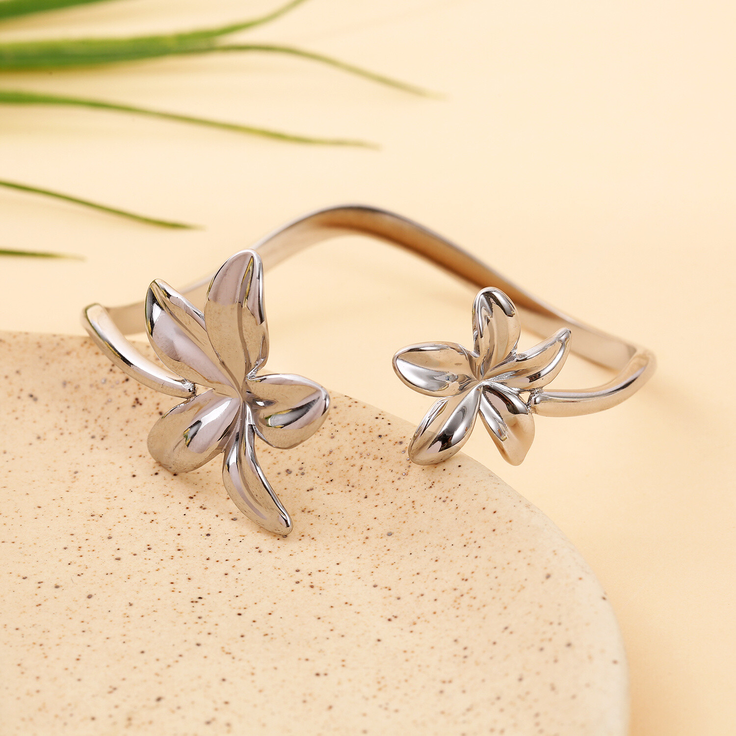 Wholesaler Eclat Paris - Silver fine rush bracelet Tropical flowers