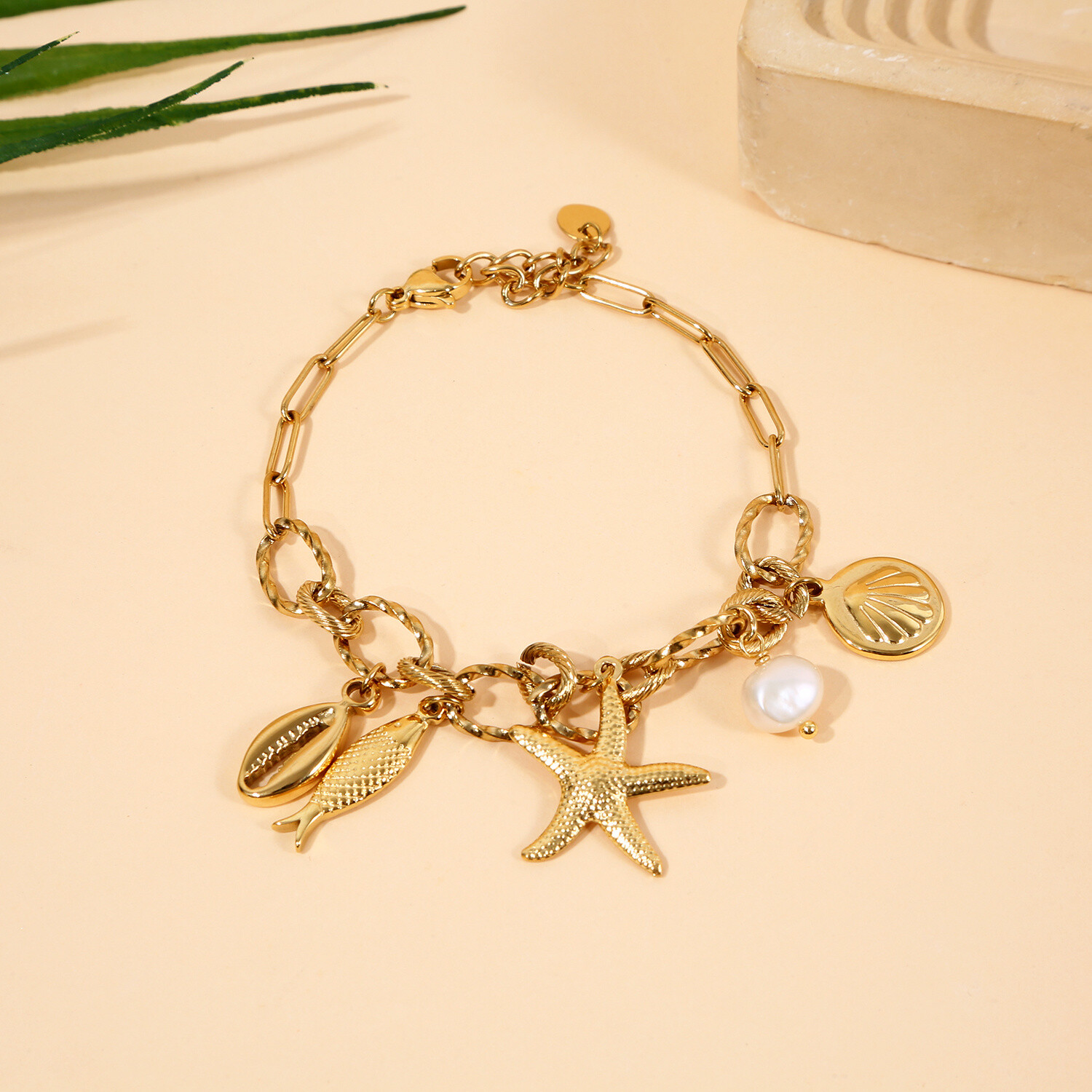 Grossiste Eclat Paris - Bracelet Chaîne Dorée Torsadée Charms Inspiration Plage