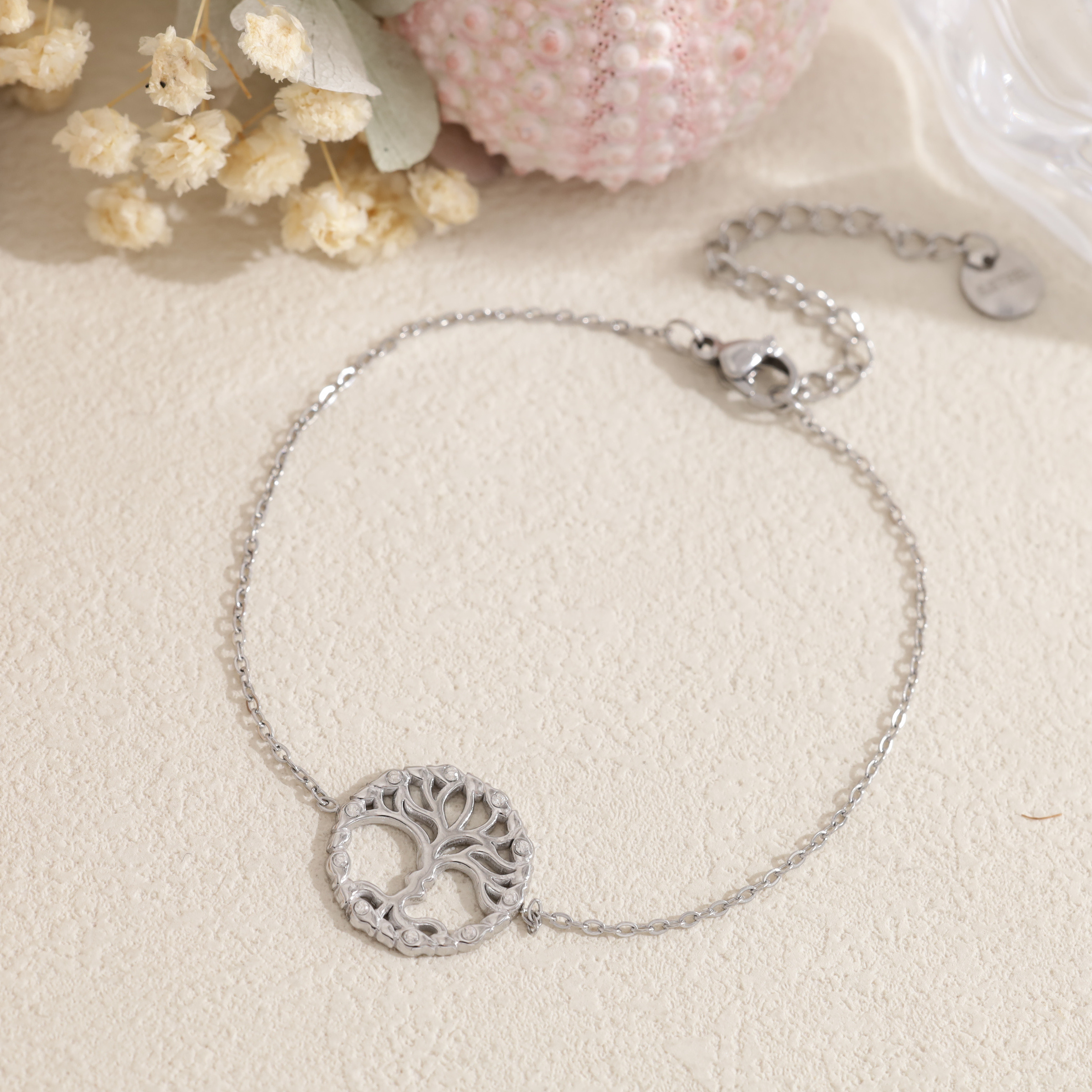 Wholesaler Eclat Paris - Delicate silver bracelet with a tree of life medallion adorned with rhinestones