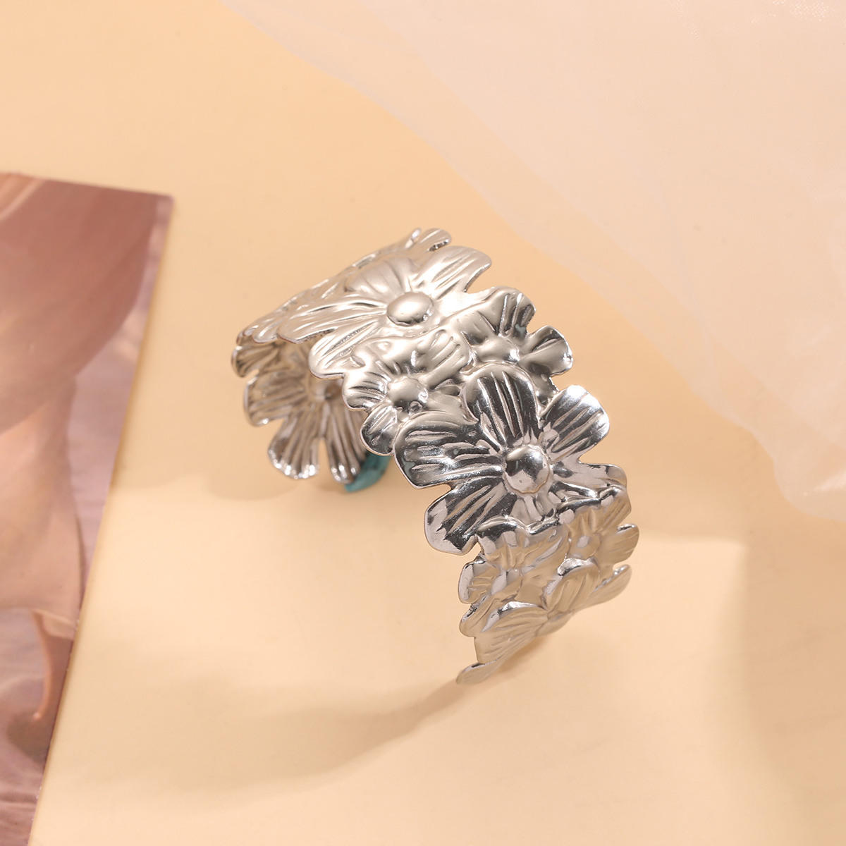 Wholesaler Eclat Paris - Silver bracelet shiny open headlines floral motif