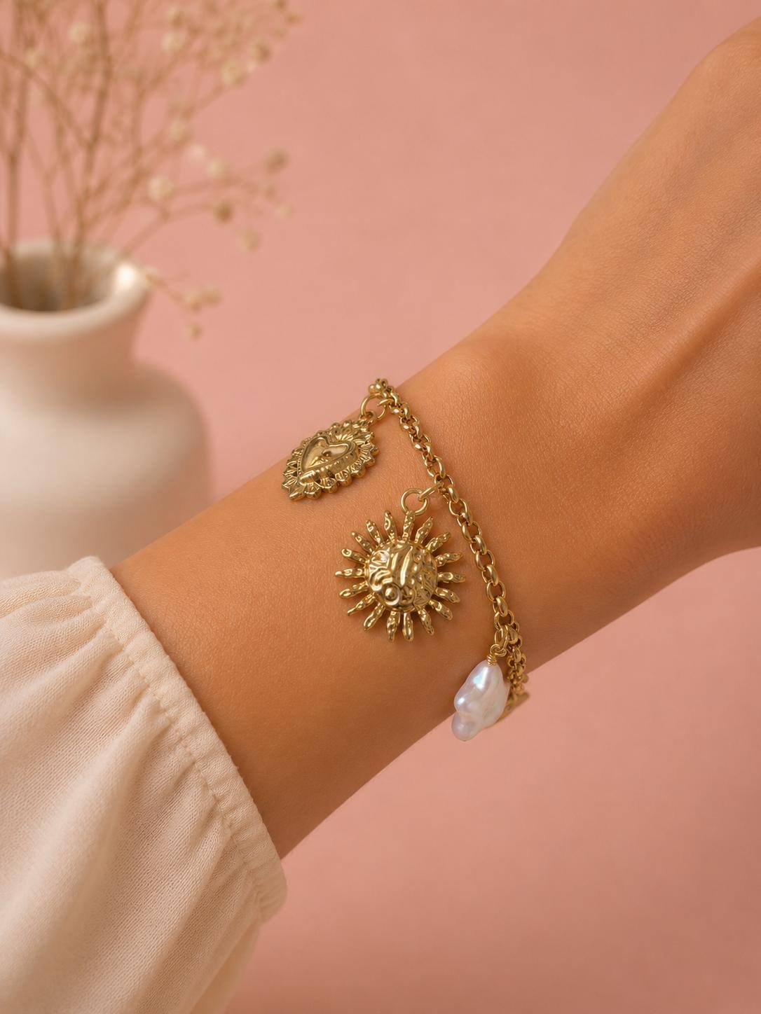 Grossiste Eclat Paris - Bracelet doré à breloques célestes