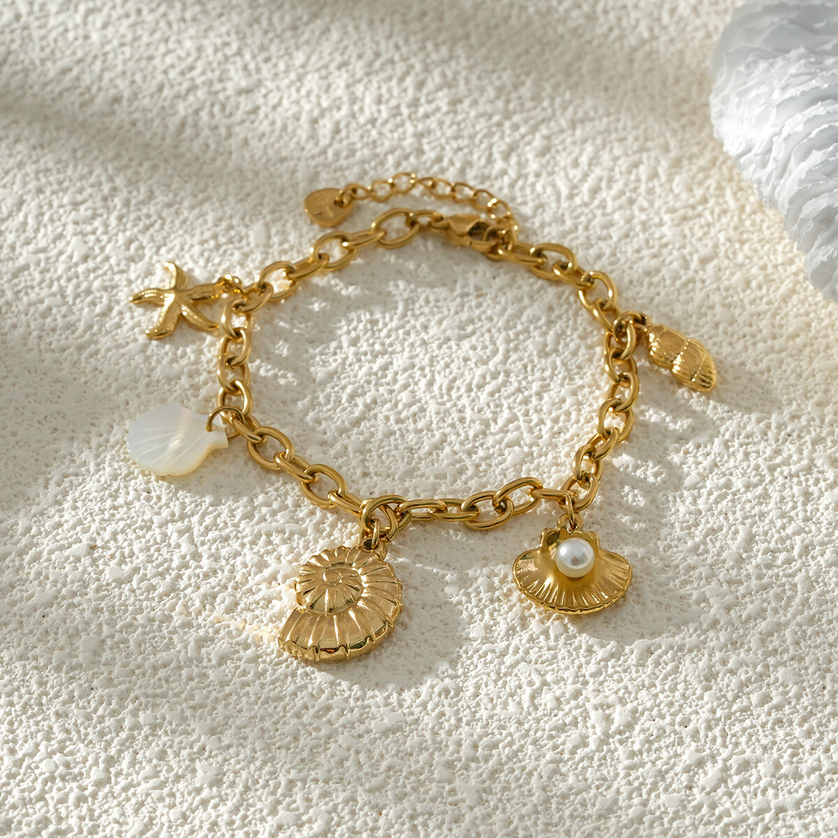 Wholesaler Eclat Paris - Pearl golden chain bracelet and marine treasures pendants