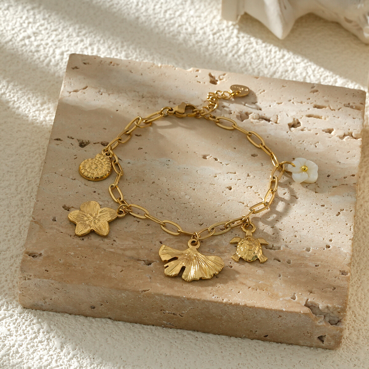 Grossiste Eclat Paris - Bracelet Chaîne Doré Pendentifs Naturels Et Océan