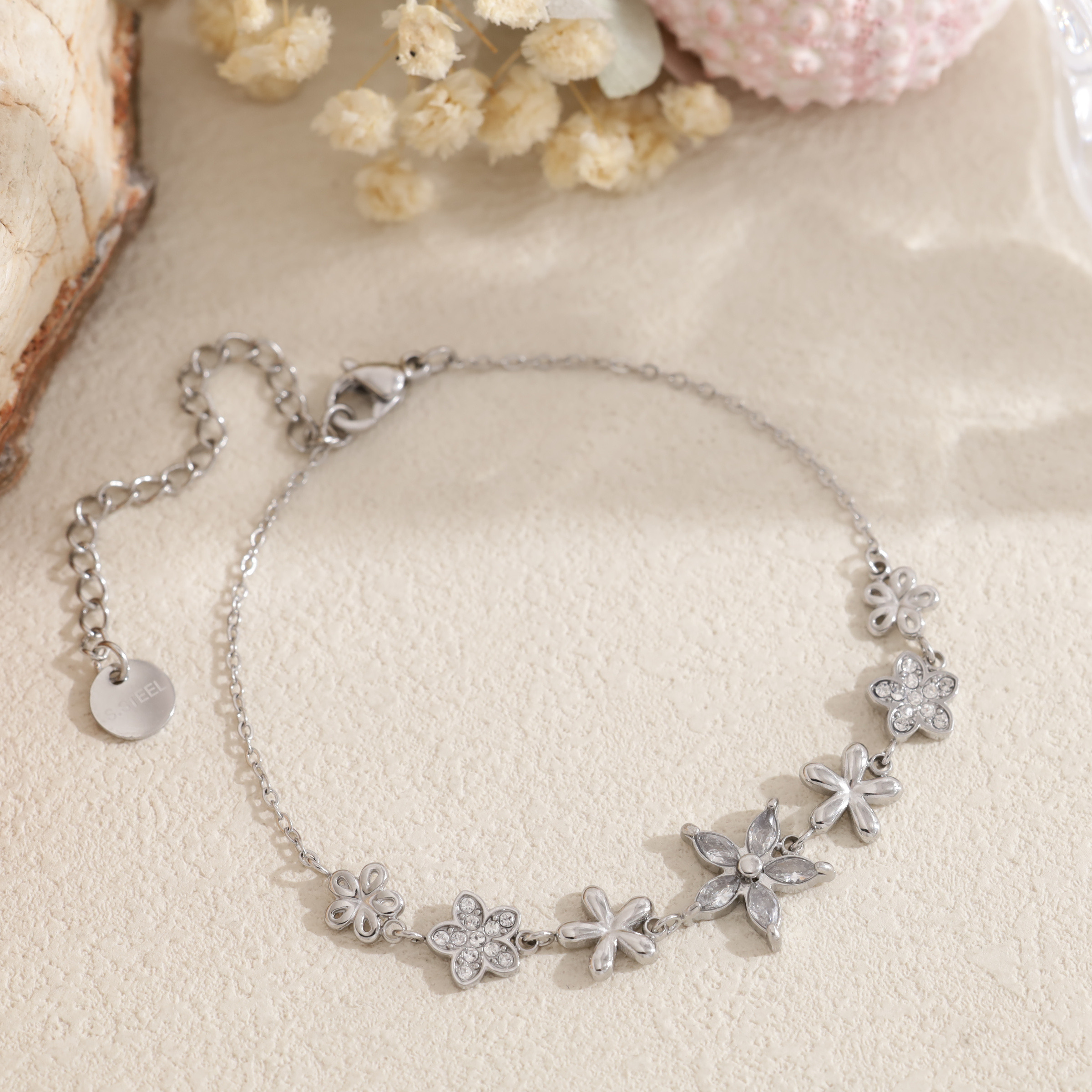 Wholesaler Eclat Paris - Silver bracelet with matching floral designs and sparkling rhinestones