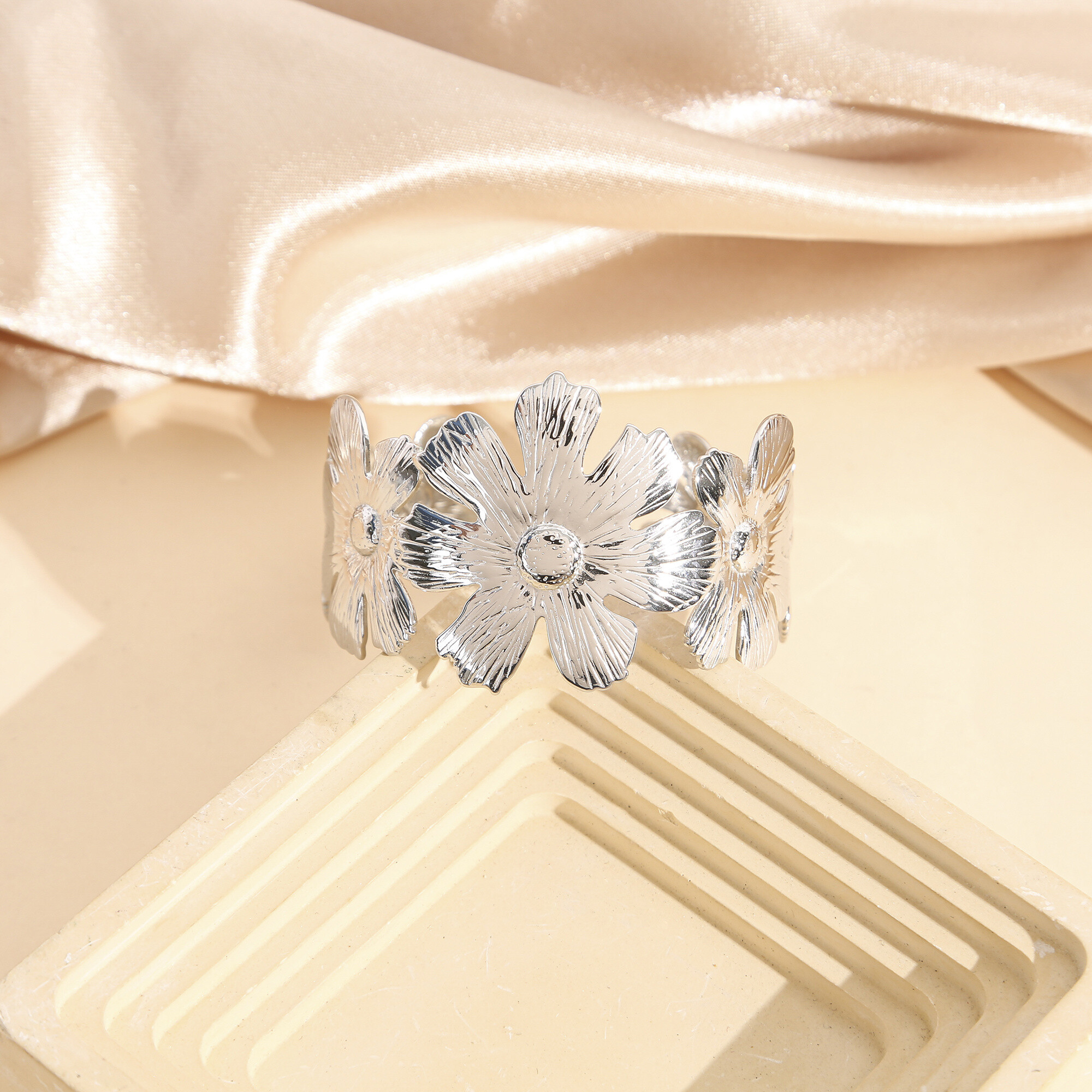Großhändler Eclat Paris - Silbermanschette Armband Geschnitzte Blumen böhmische Chic Inspiration