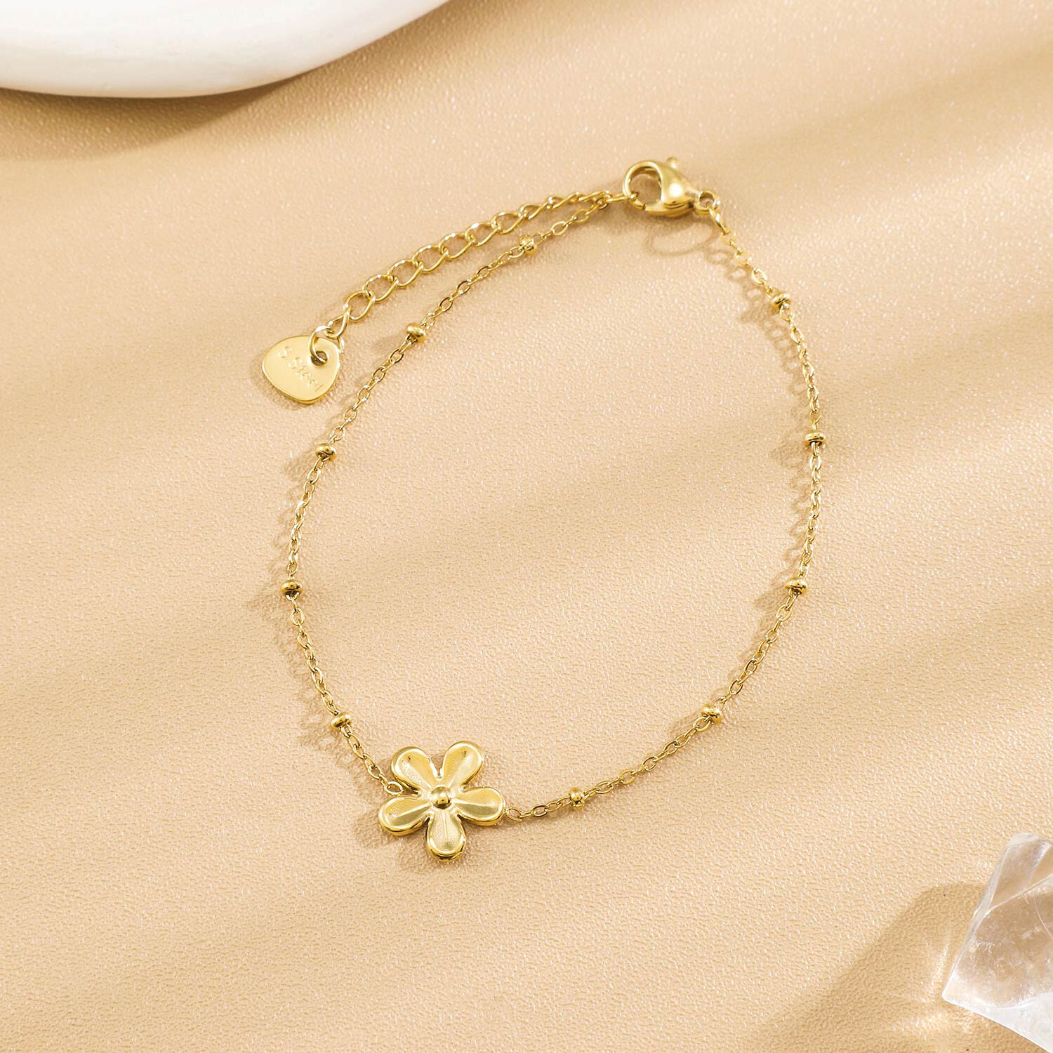 Grossista Eclat Paris - Bracciale Sottile In Catena Dorata Con Fiore E Perle