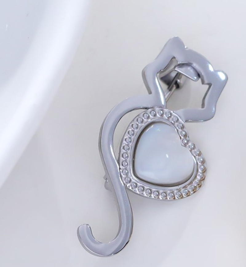 Mayorista Eclat Paris - Broche gatito plateado con corazón de acero inoxidable