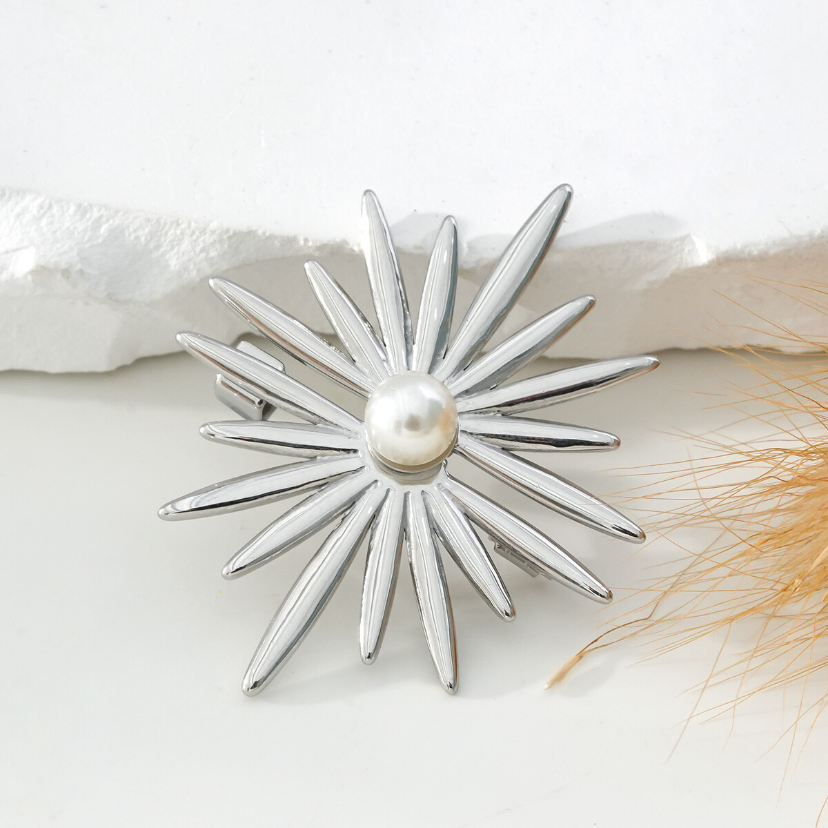Wholesaler Eclat Paris - Shiny Silver Sun Brooch With Pearl