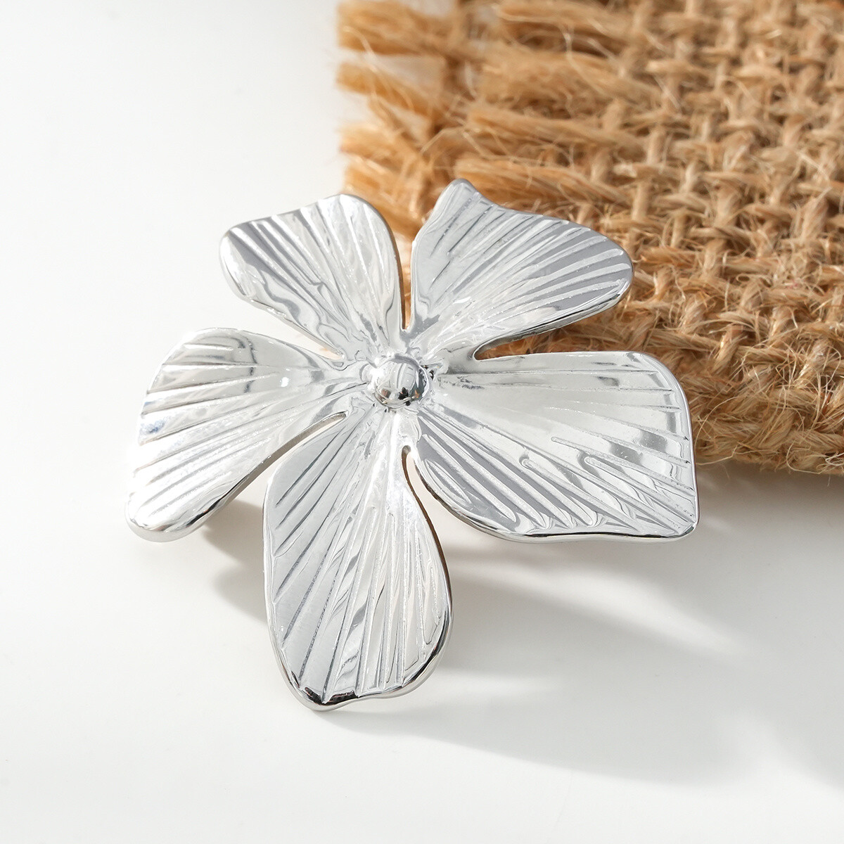 Wholesaler Eclat Paris - Silver Brooch Shiny Flower Stripes