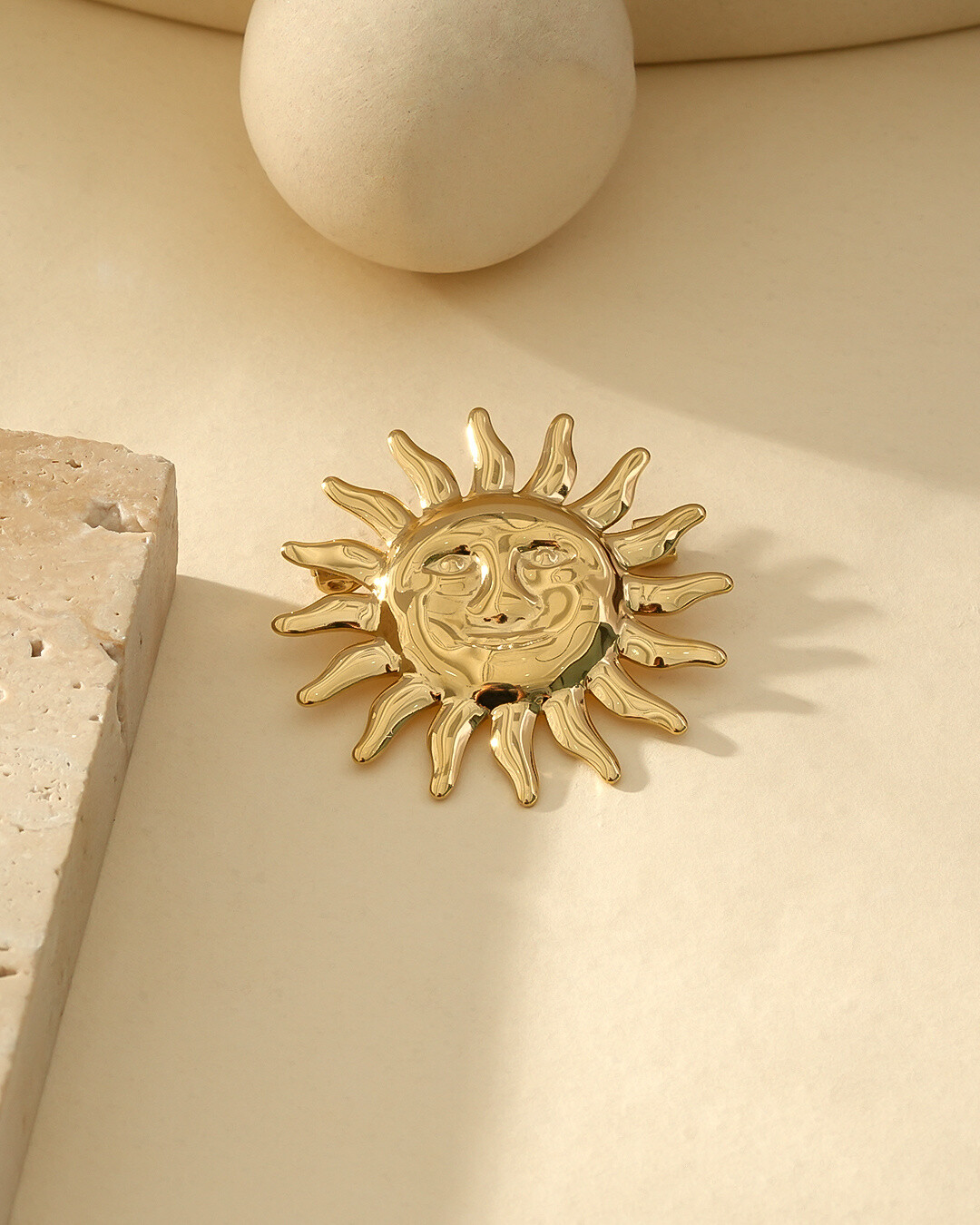 Wholesaler Eclat Paris - Golden Shiny Sun Face Texture Brooch