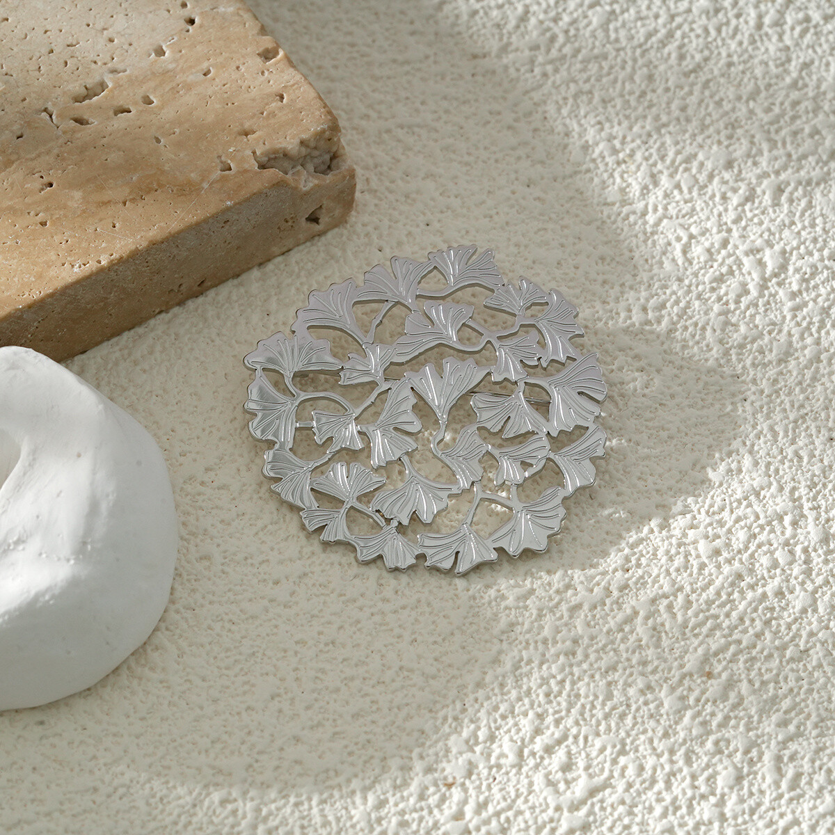 Grossiste Eclat Paris - Broche Argentée Dentelle de Ginkgo