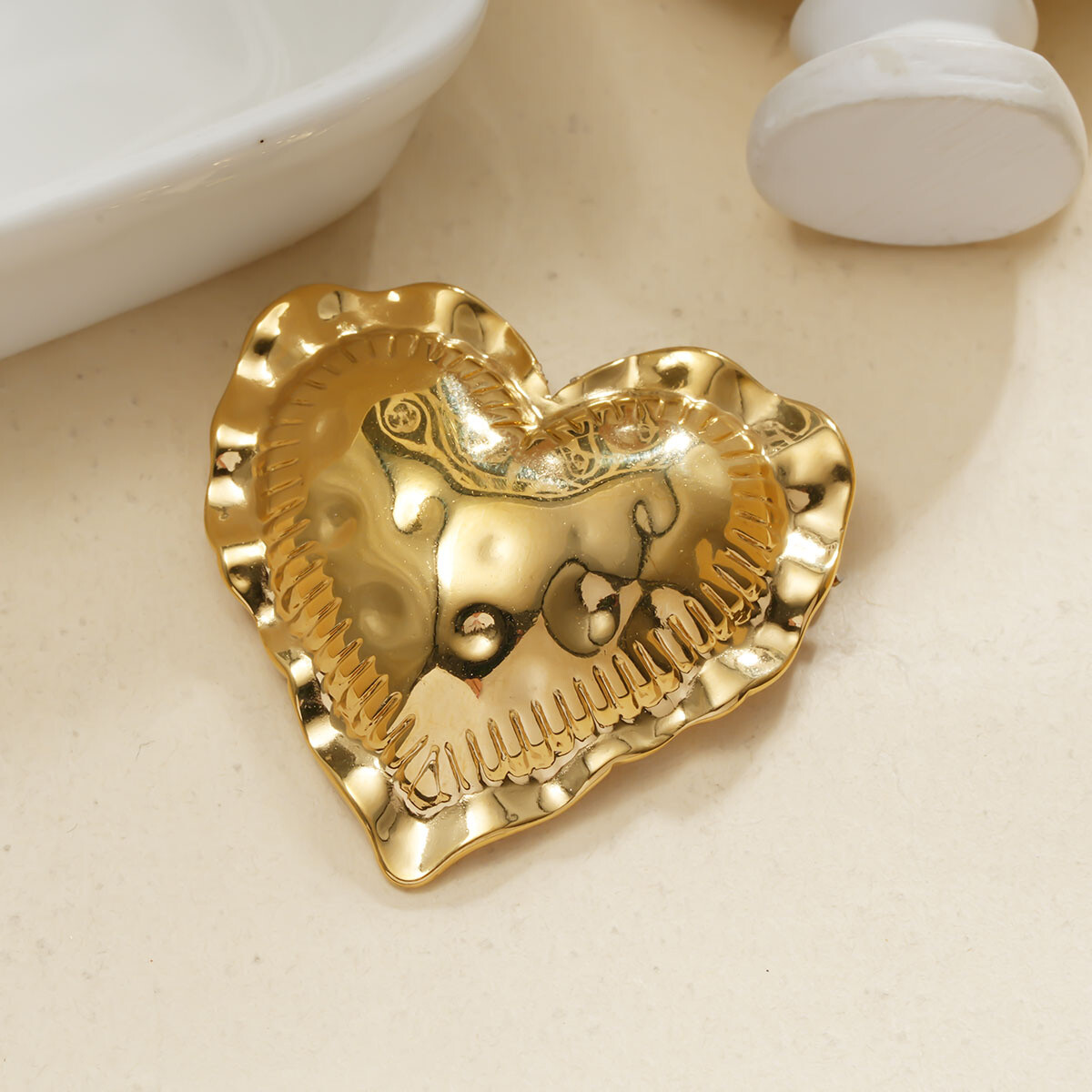 Grossista Eclat Paris - Spilla dorata magnetica a forma di cuore