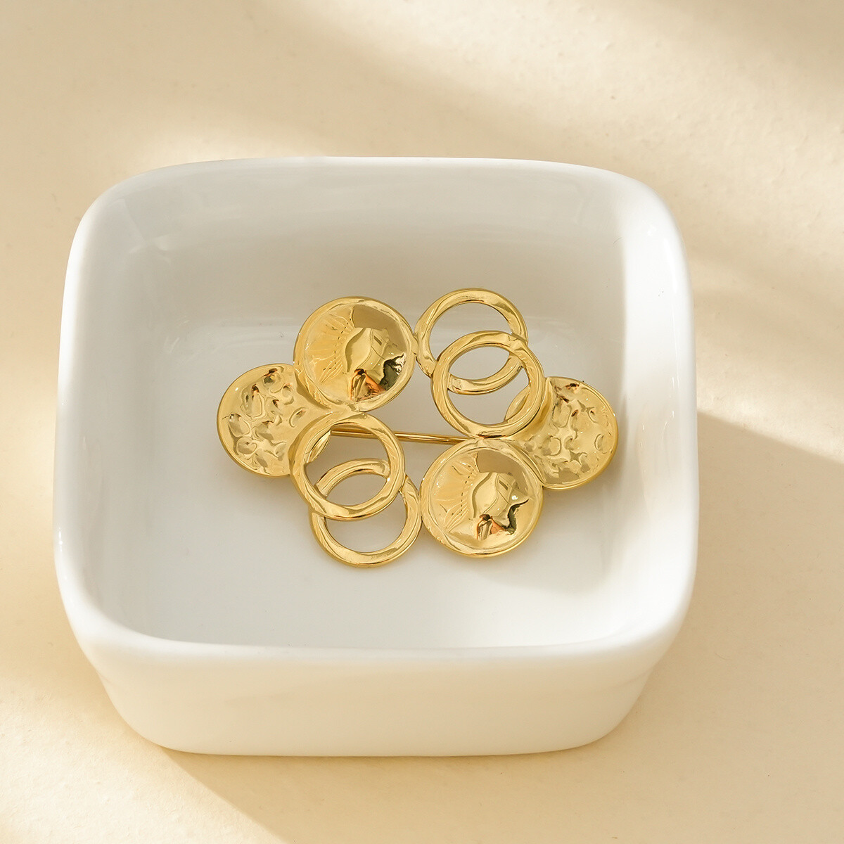 Wholesaler Eclat Paris - Gold Brooch Multi Discs And Shiny Rings