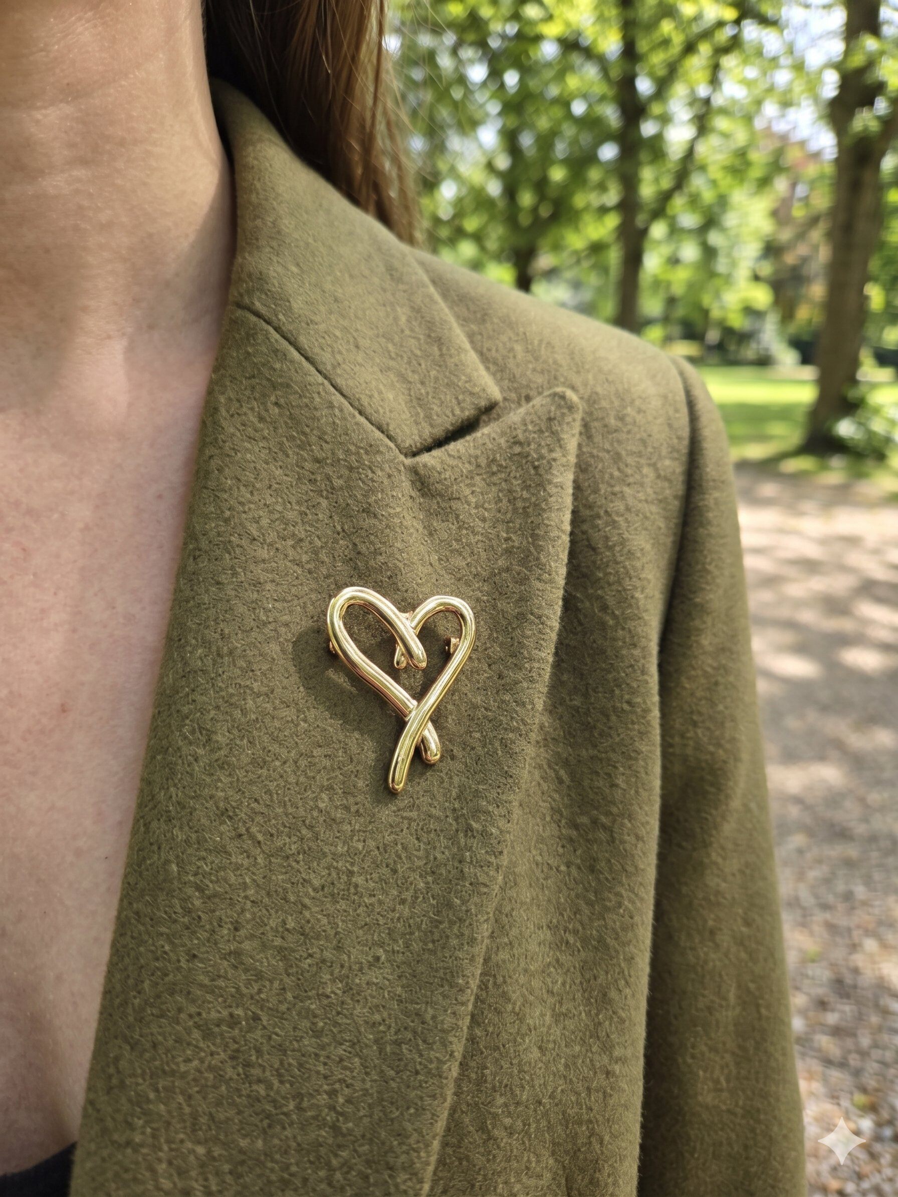 Grossiste Eclat Paris - Broche dorée cœur infini