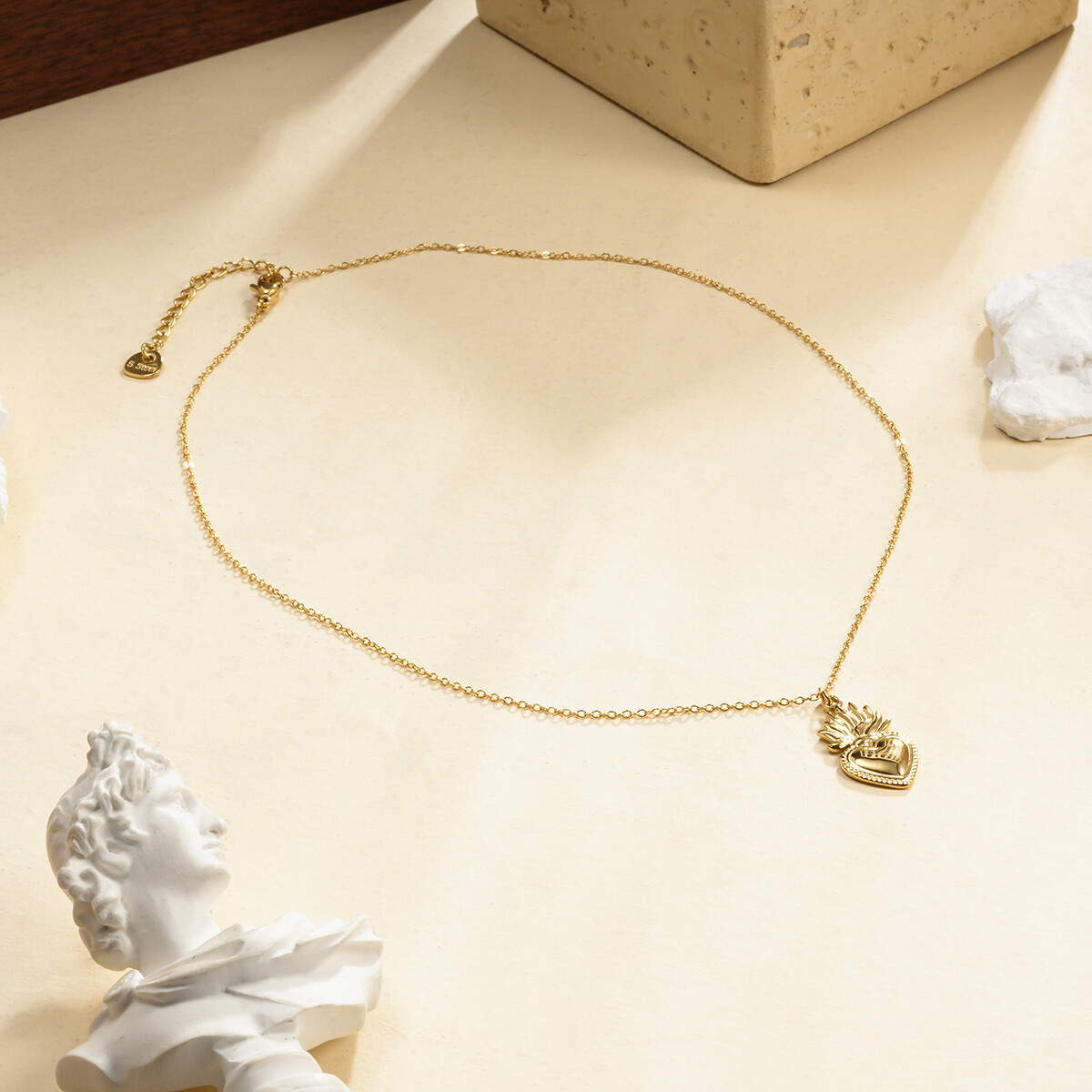 Wholesaler Eclat Paris - Fine fine golden chain necklace mystical heart of fire
