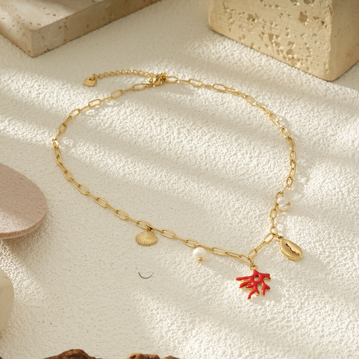 Wholesaler Eclat Paris - Golden chain necklace with marine and pearl pendants