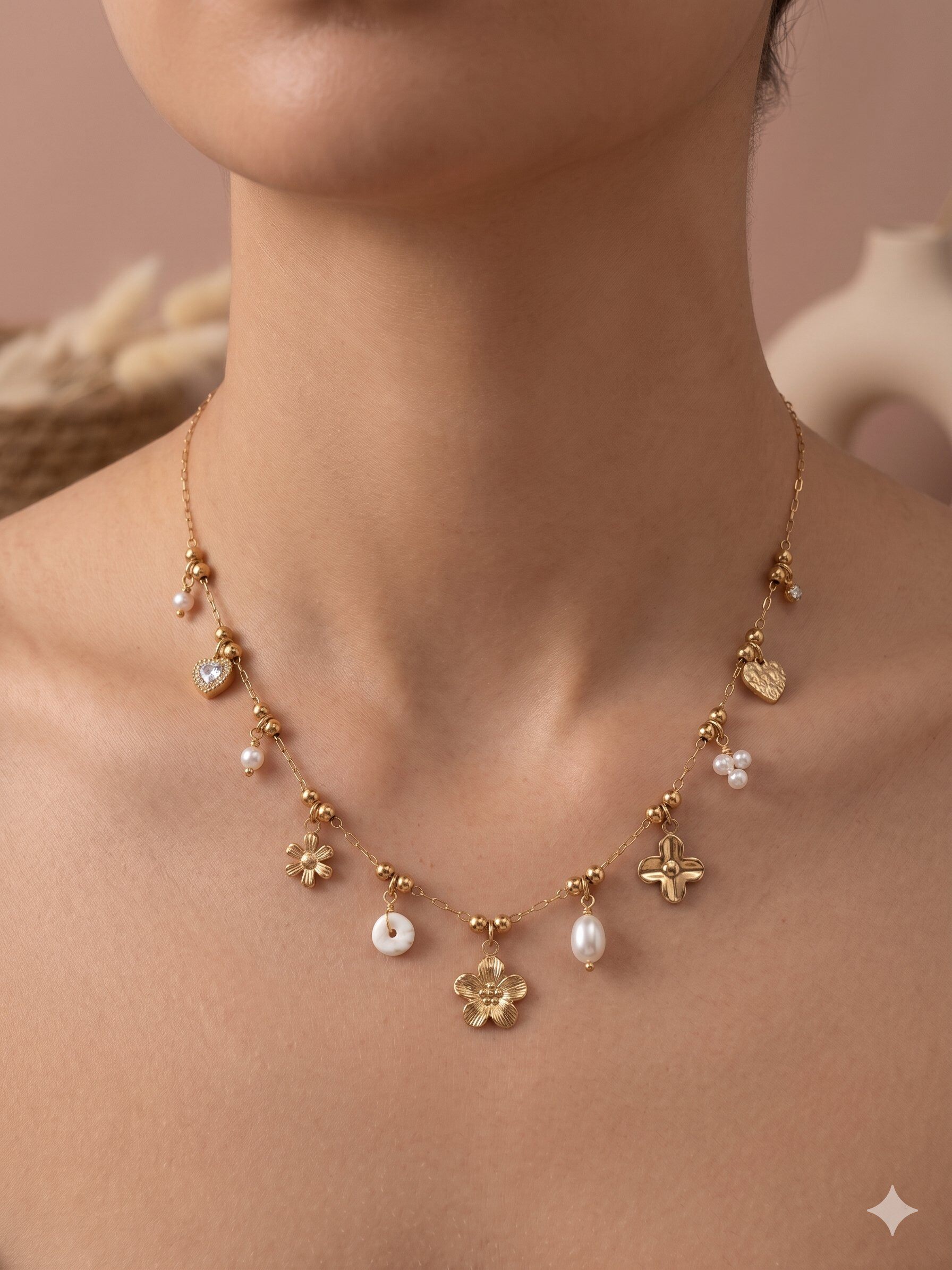Wholesaler Eclat Paris - Delicate gold-plated necklace with floral charms and pearls