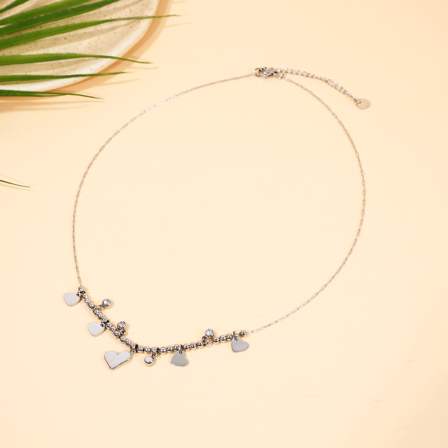 Wholesaler Eclat Paris - Silver fine deceased chain necklace shiny hearts and rhinestone pearls