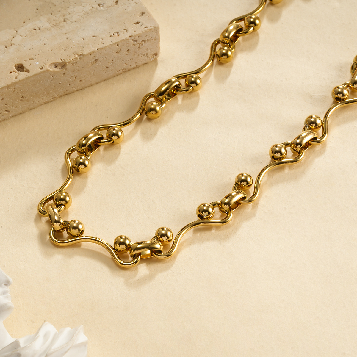 Wholesaler Eclat Paris - Golden Chain Necklace with Wavy Links and Shiny Sphere Bead