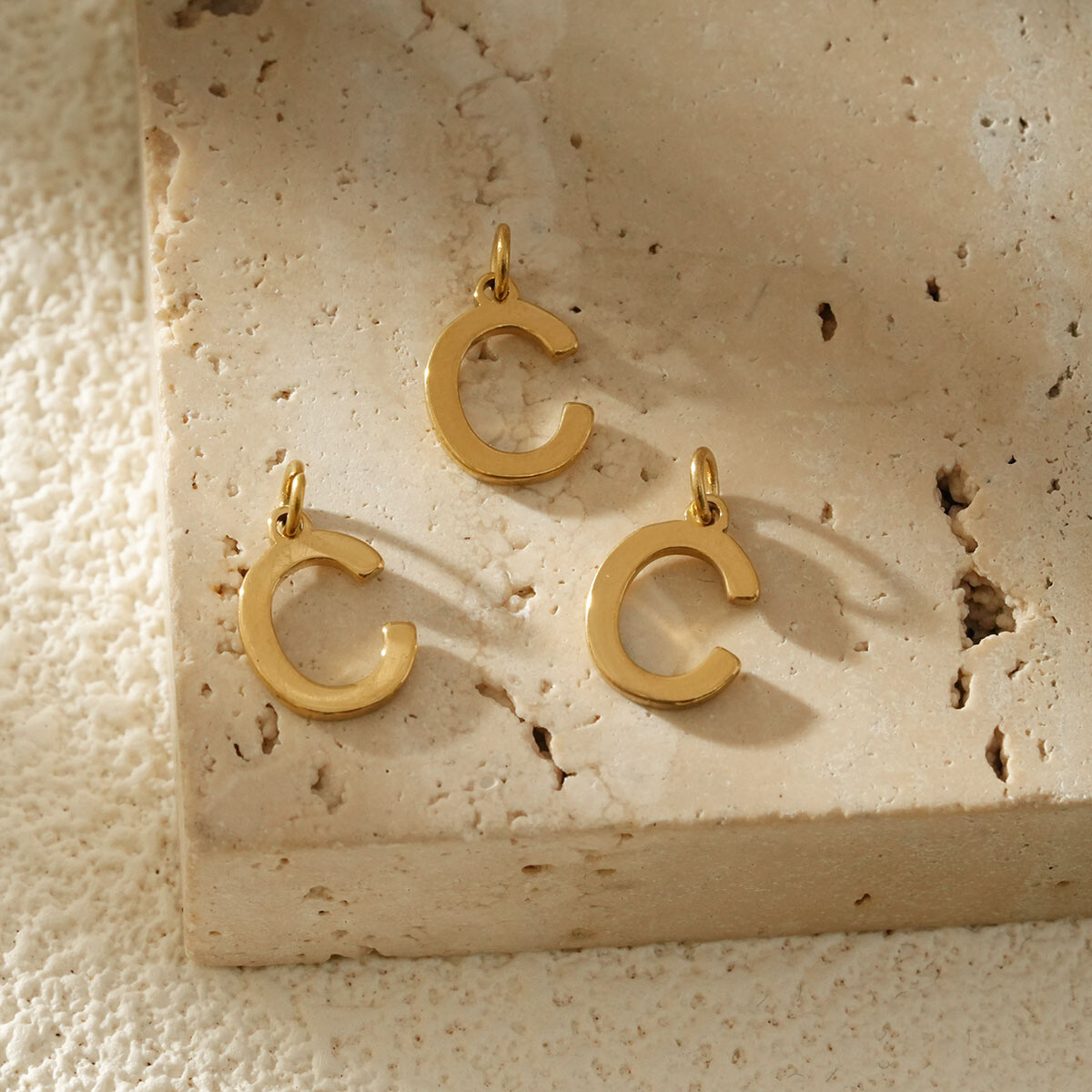 Mayorista Eclat Paris - Conjunto de 3 colgantes Alphabet Letter C Golden