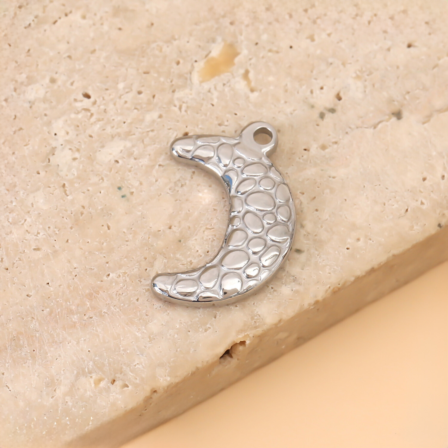 Grossiste Eclat Paris - Lot de 3 Pendentifs Croissant De Lune Argenté Texturé