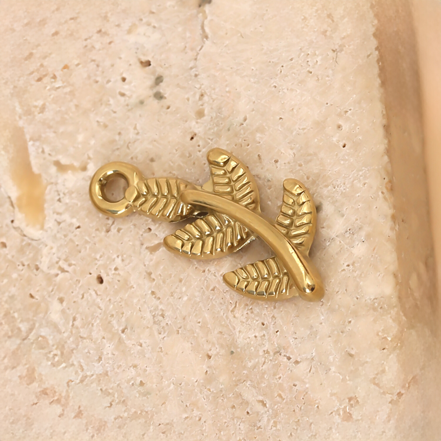 Grossiste Eclat Paris - Lot de 3 Pendentifs Branche Dorée Feuillagée
