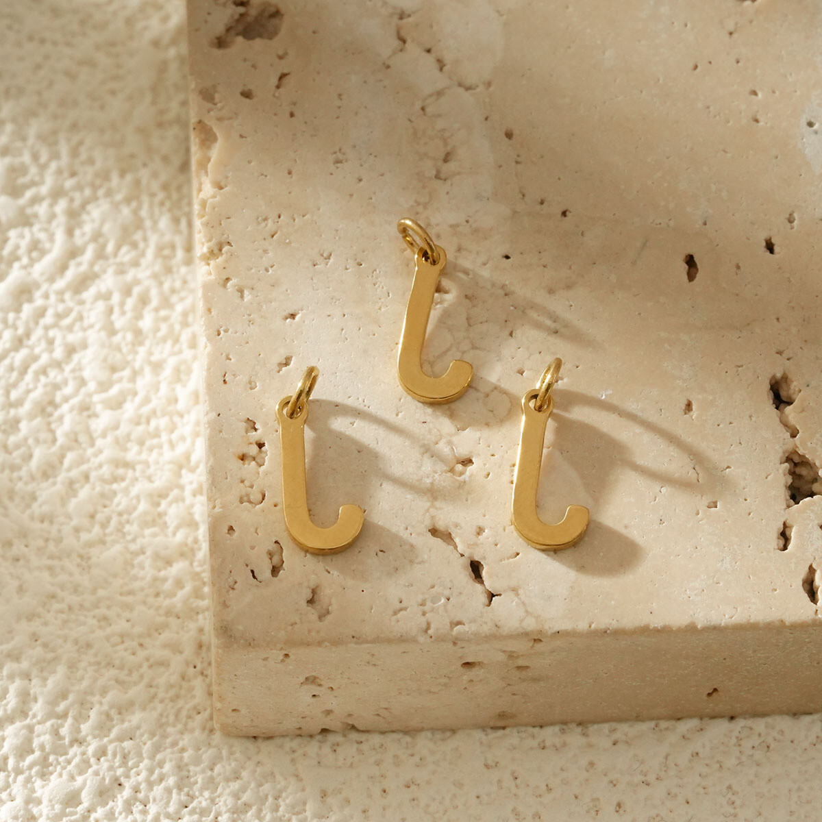 Mayorista Eclat Paris - Muchos 3 colgantes Alphabet Letter J Golden