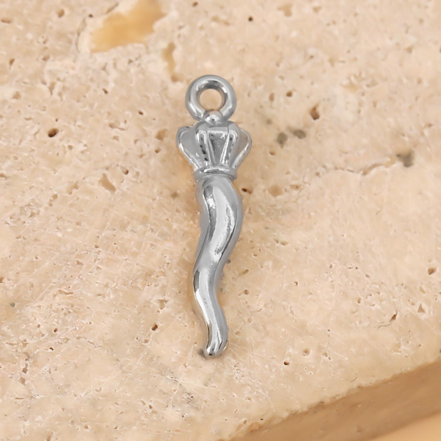 Grossiste Eclat Paris - Lot de 3 Pendentifs Corne Italienne Argentée Avec Couronne