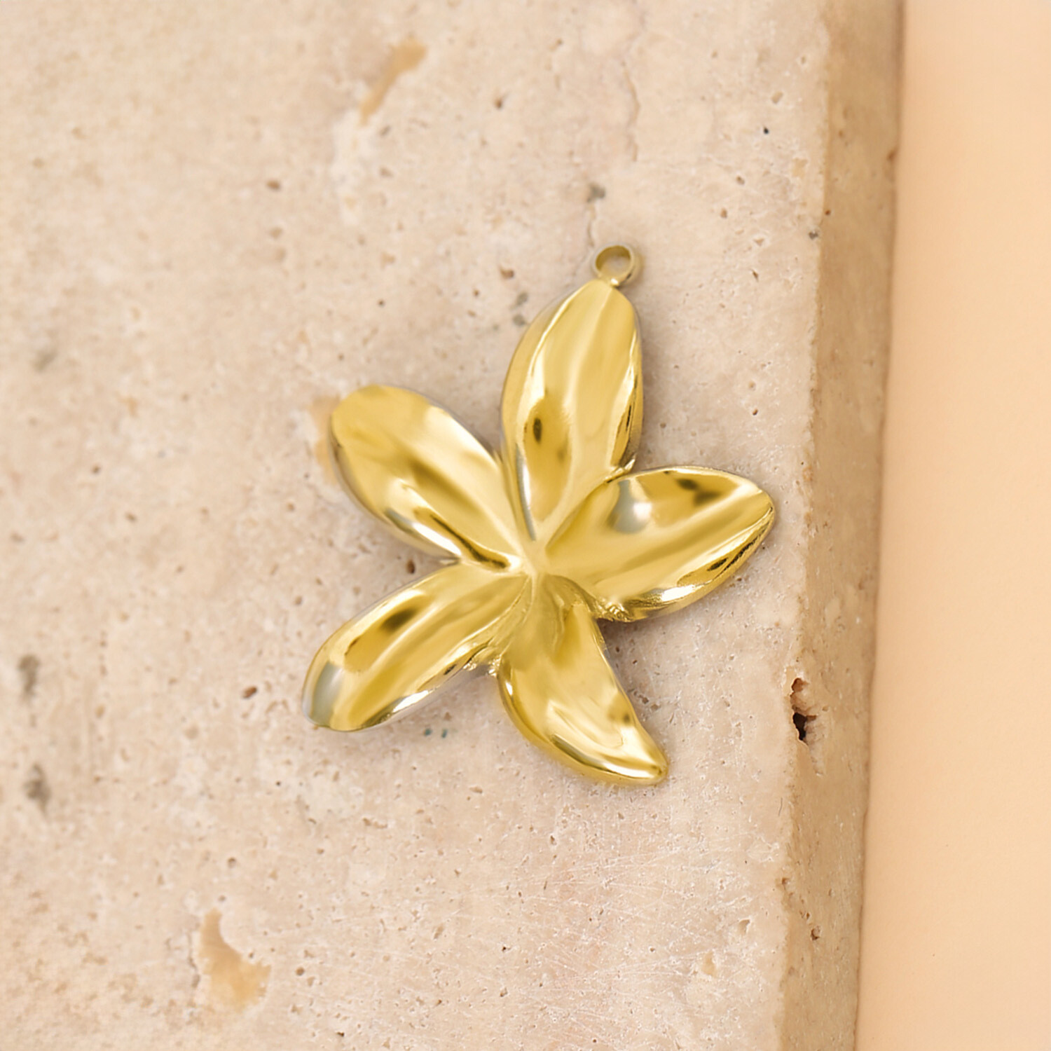 Grossiste Eclat Paris - Lot de 3 Pendentifs Fleur Brillante Dorée
