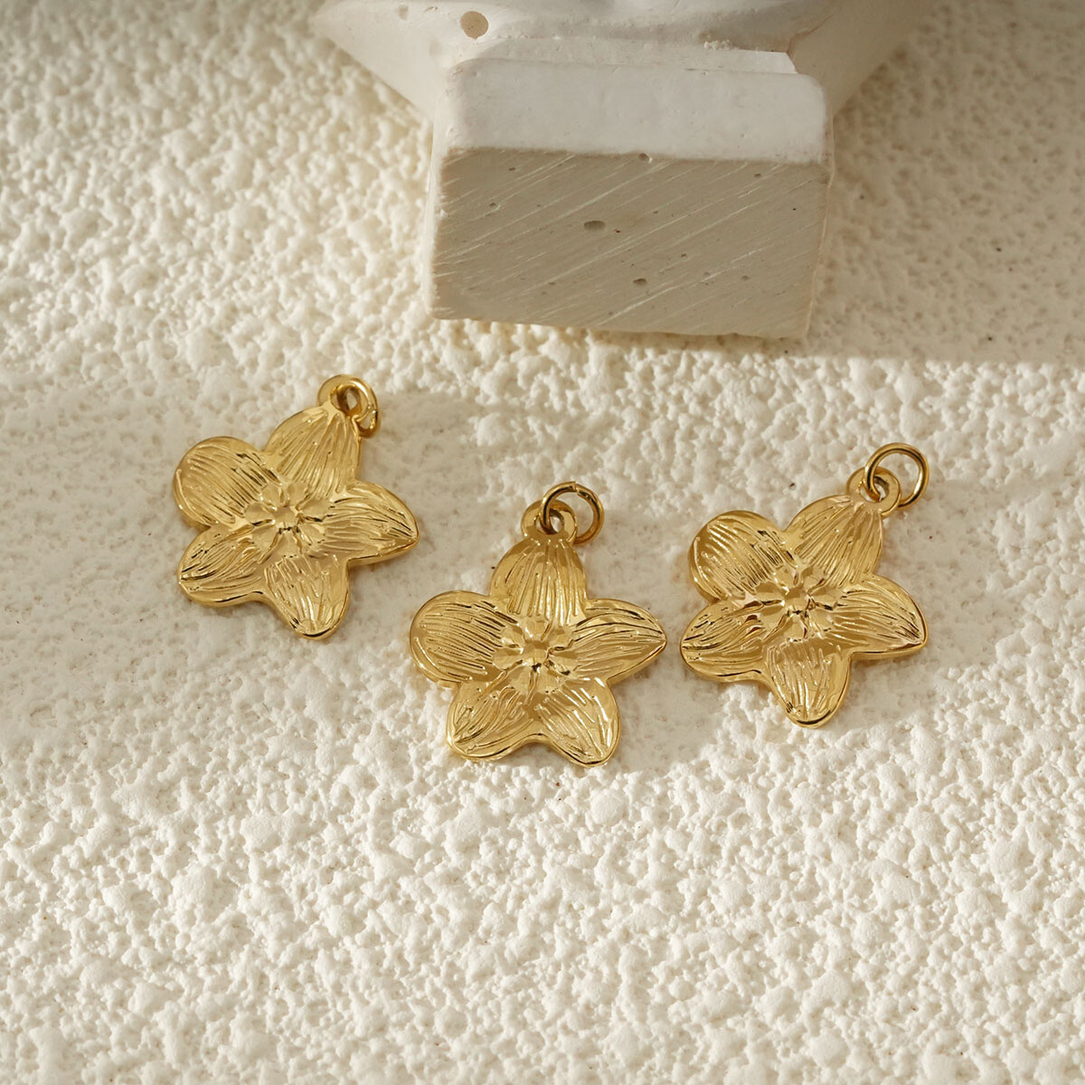 Grossiste Eclat Paris - Lot de 3 Pendentifs Fleur Bohème Doré