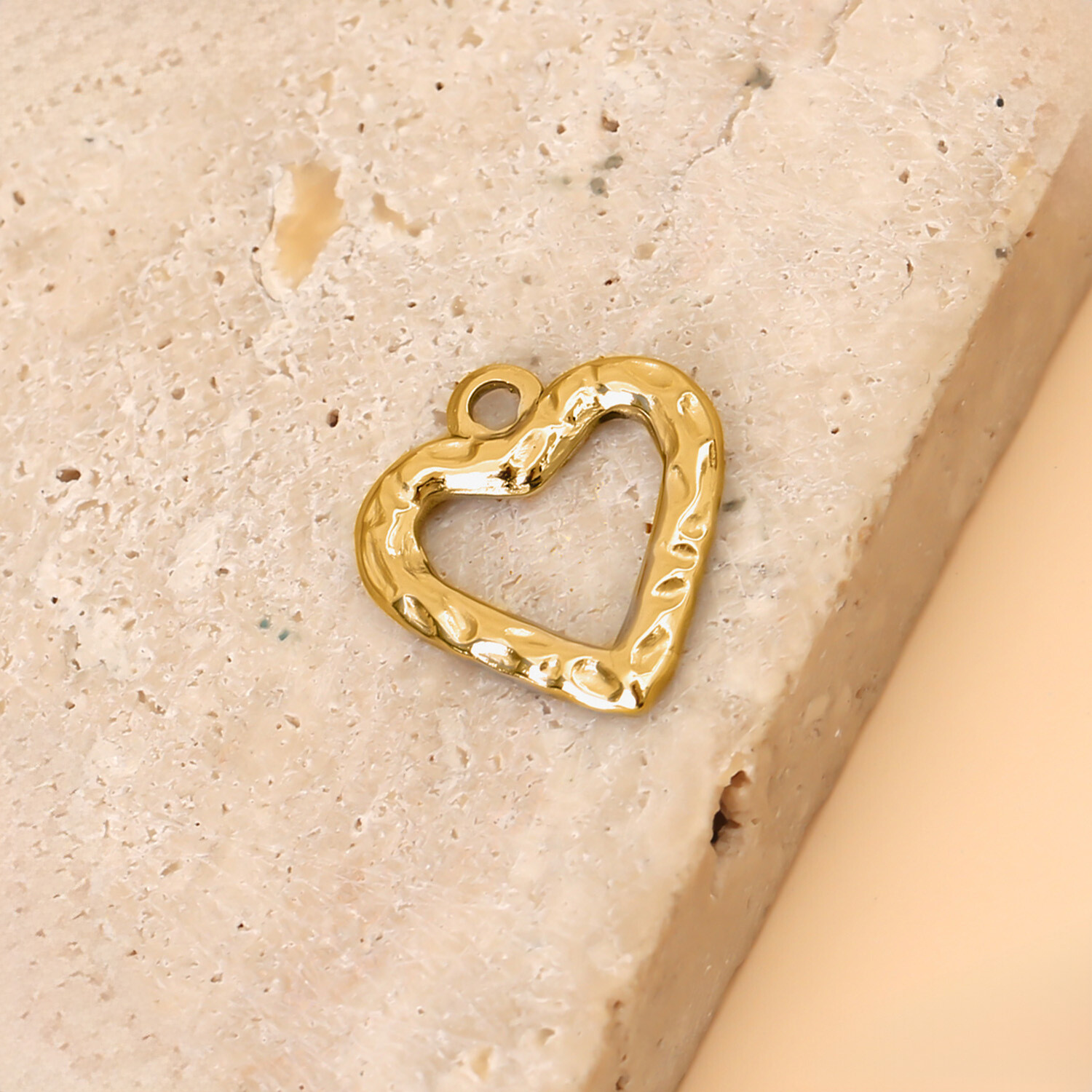 Grossiste Eclat Paris - Lot de 3 Pendentifs Cœur Doré Martelé