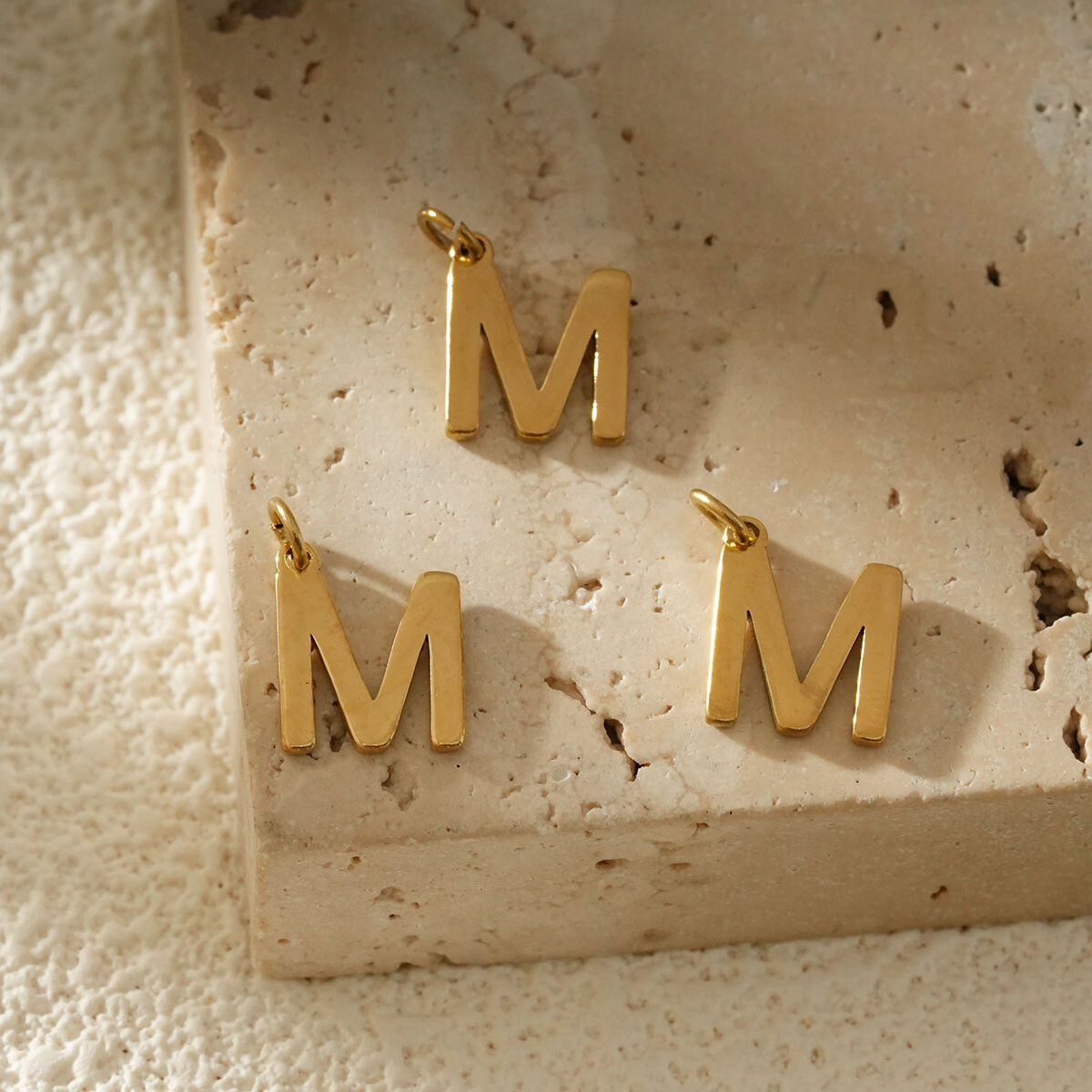 Mayorista Eclat Paris - Conjunto de 3 colgantes Alphabet Letter M Golden