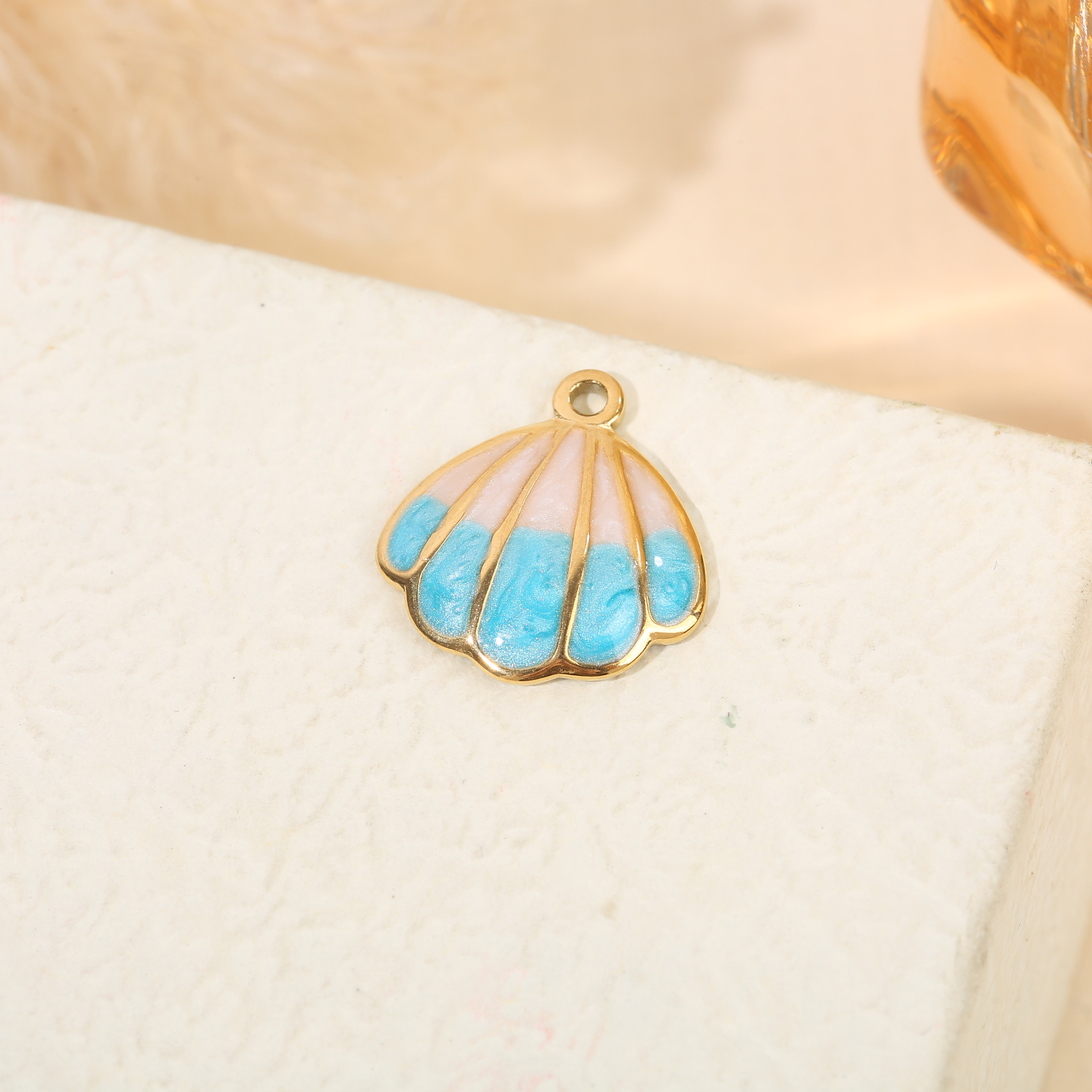 Grossiste Eclat Paris - Lot de 3 pendentifs dorés coquillages rose et bleu