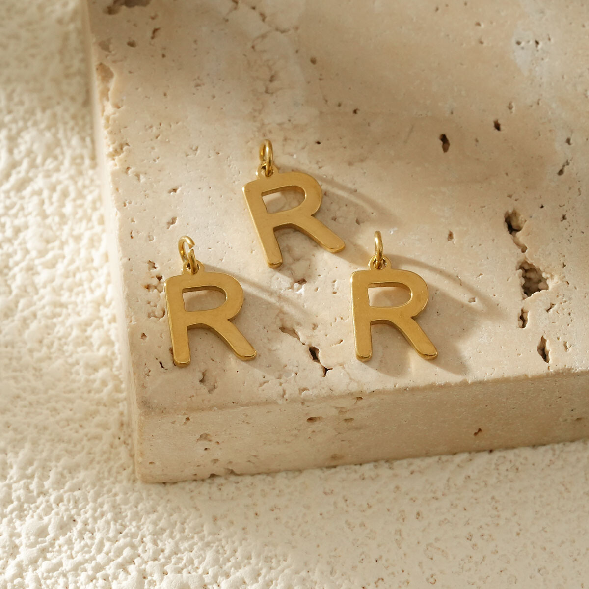 Mayorista Eclat Paris - Conjunto de 3 colgantes Alphabet Letter R Golden