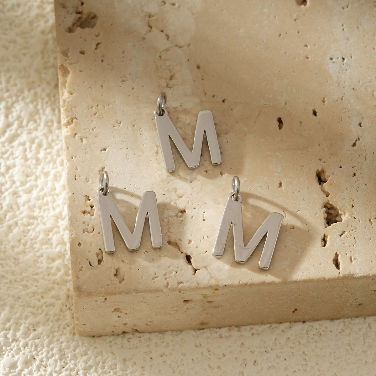 Mayorista Eclat Paris - Conjunto de 3 colgantes Carta de alfabeto M Plata