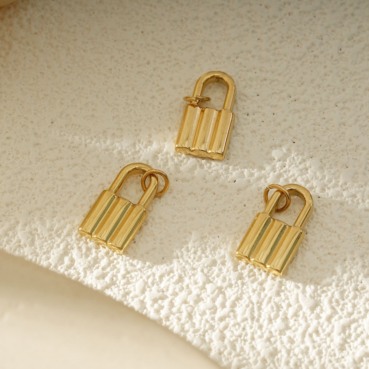 Grossiste Eclat Paris - Lot de 3 Pendentifs Cadenas Doré