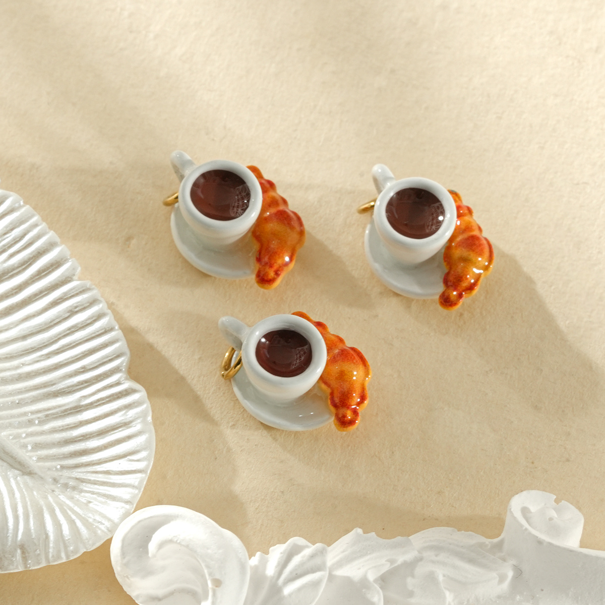 Grossiste Eclat Paris - Lot de 3 pendentif doré motif café et croissant