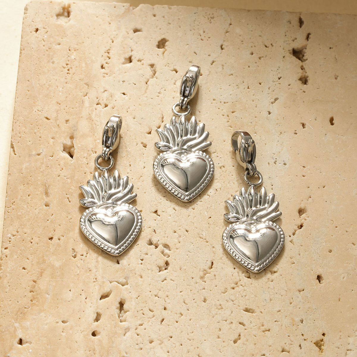 Wholesaler Eclat Paris - Set of 3 silver heart pendants ex-voto