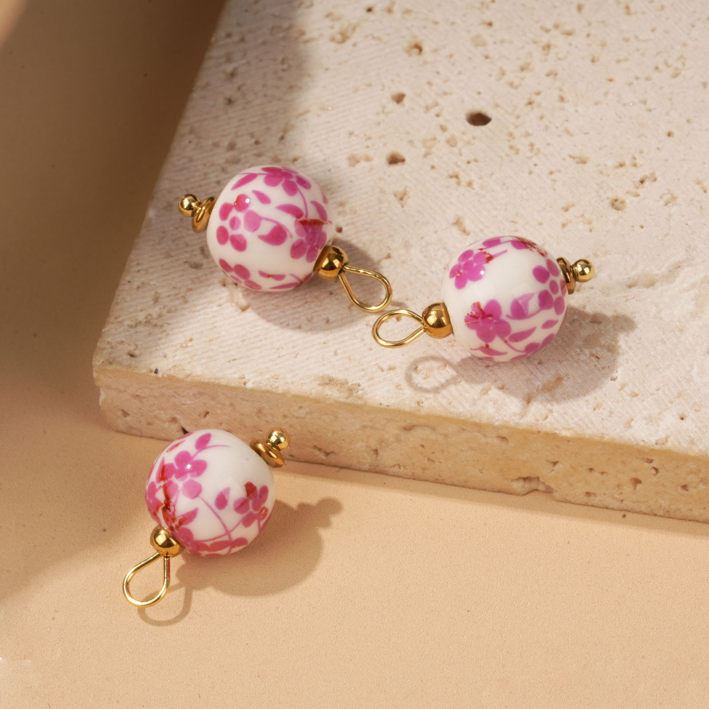 Großhändler Eclat Paris - Set aus 3 rosa Porzellanperlen-Anhängern