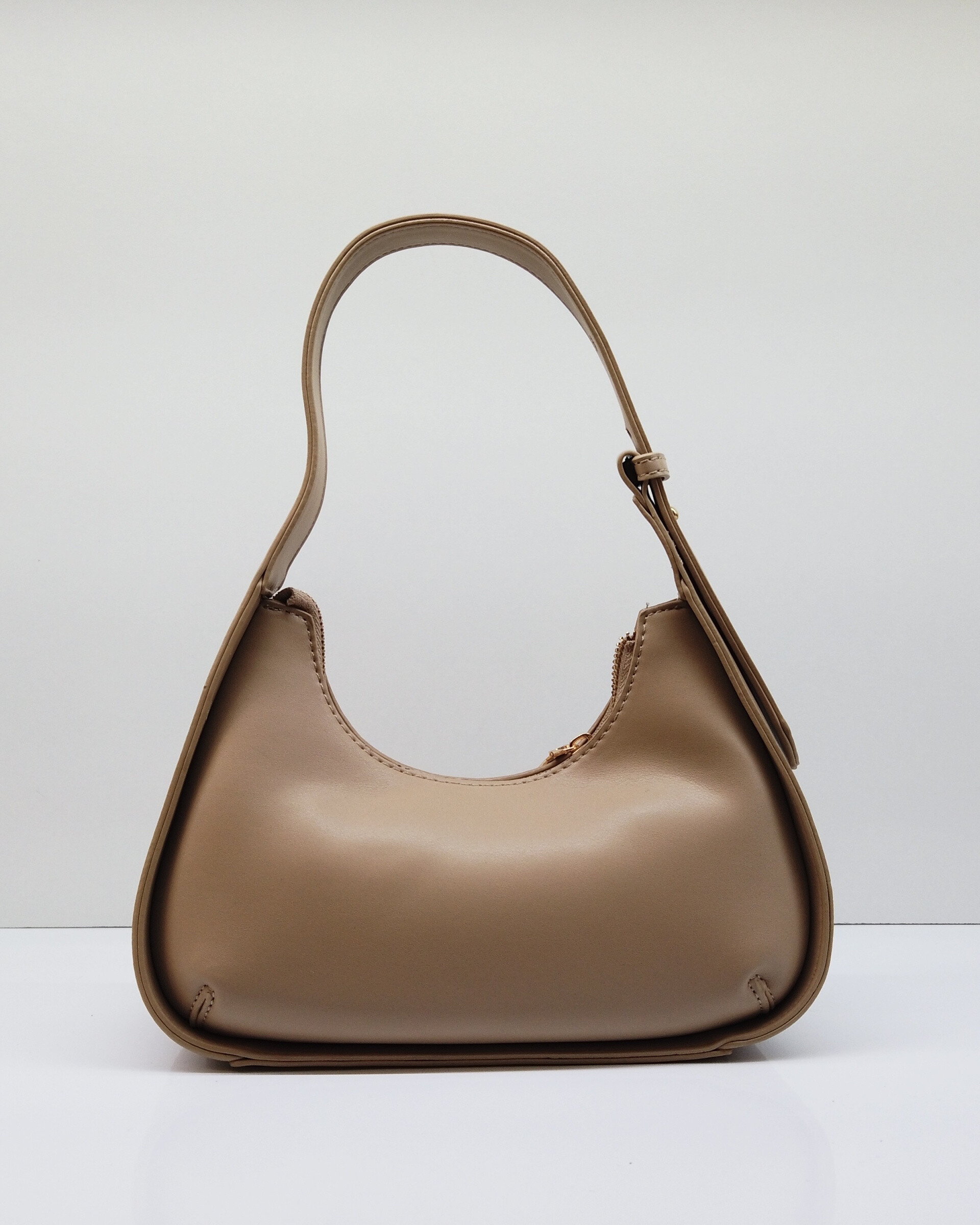 Wholesaler Elegance du Marais - Half moon shoulder bag