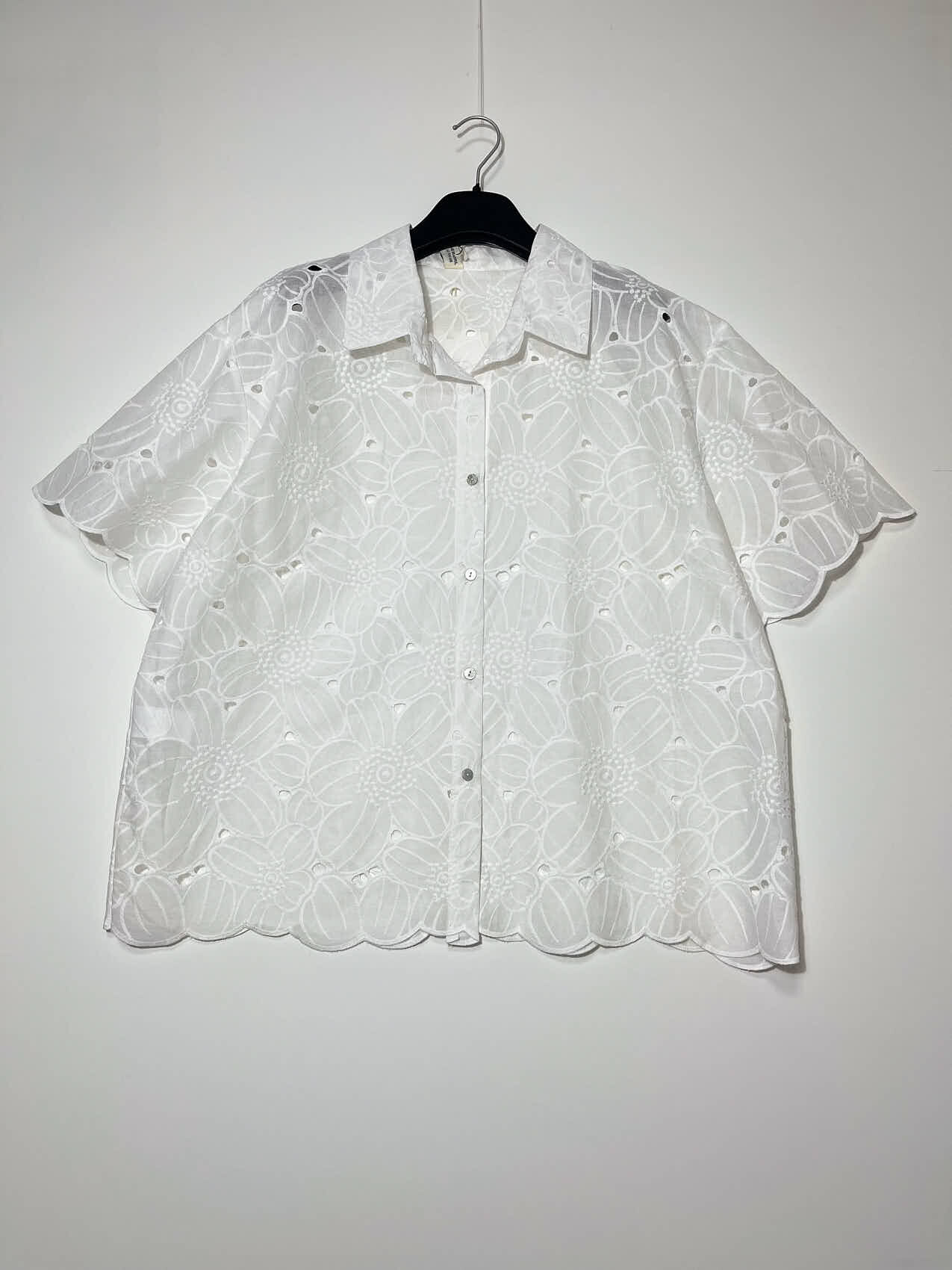 Mayorista Elegance - Camisa de gran tamaño en San Gallo con mangas cortas